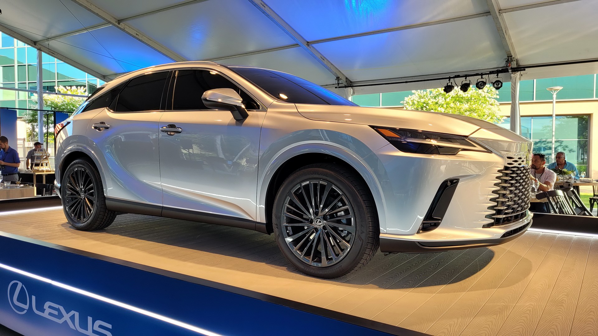 2023 Lexus RX Breaks Cover With Evolutionary Styling And A 367 HP Hybrid Powertrain