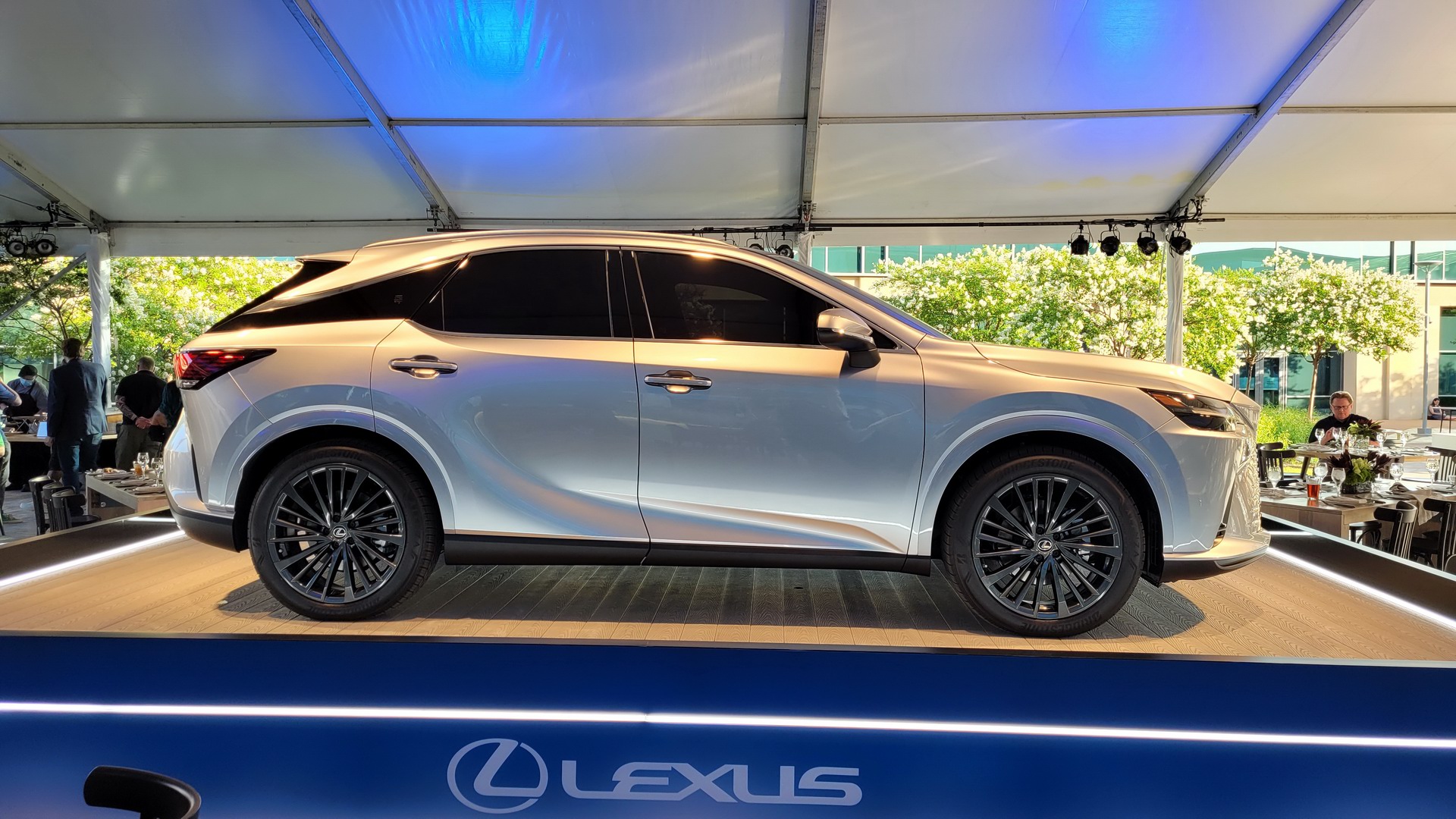 2023 Lexus RX Breaks Cover With Evolutionary Styling And A 367 HP Hybrid Powertrain