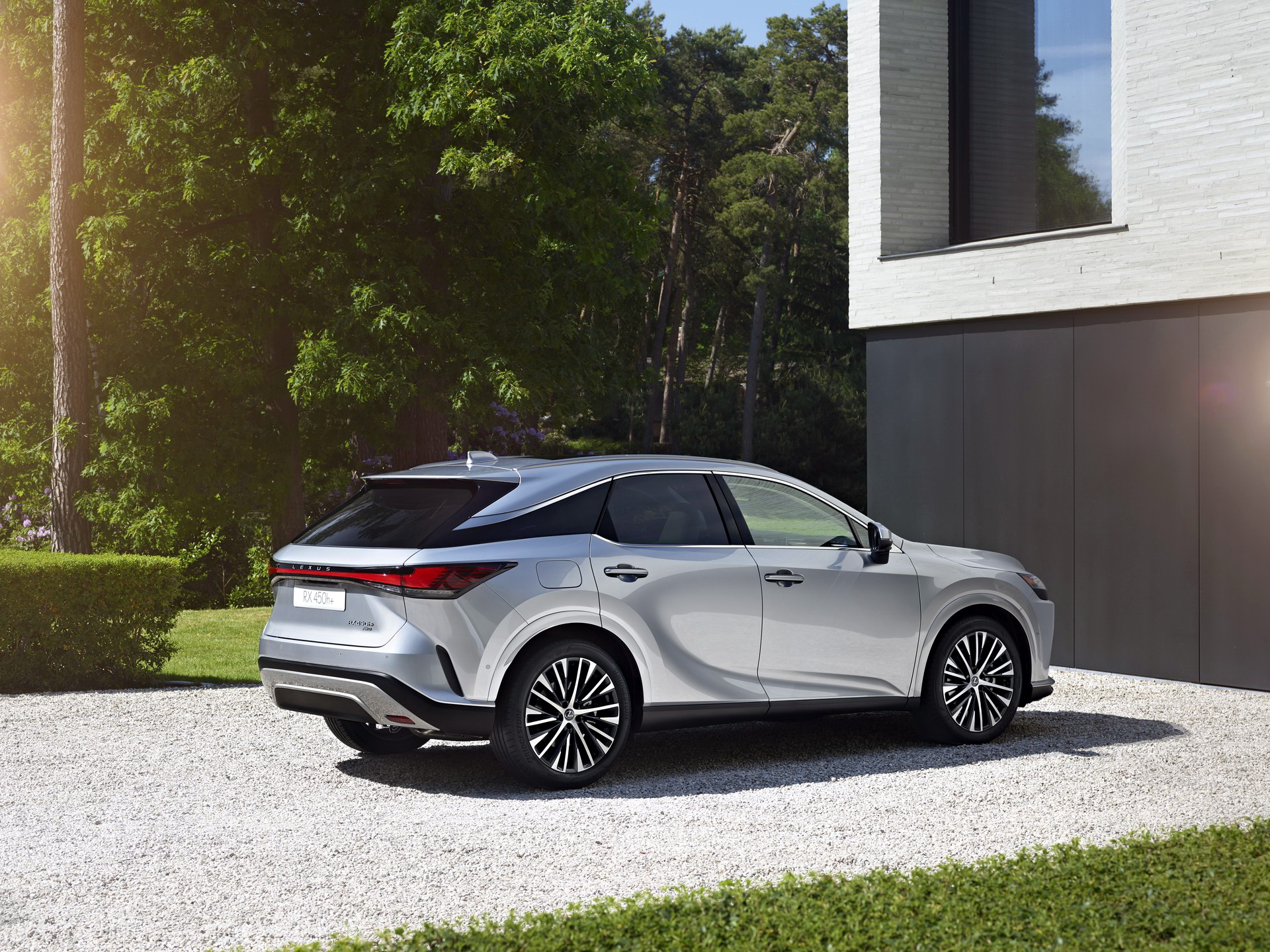 2023 Lexus RX Breaks Cover With Evolutionary Styling And A 367 HP Hybrid Powertrain