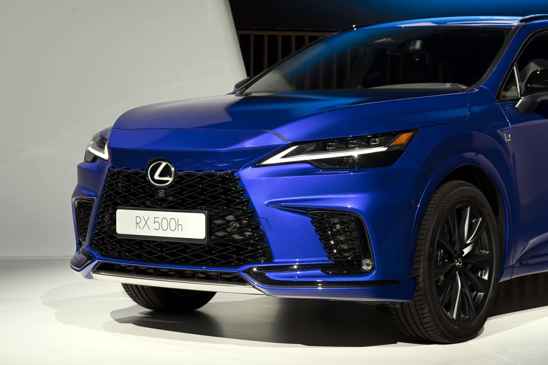 2023 Lexus RX Breaks Cover With Evolutionary Styling And A 367 HP Hybrid Powertrain