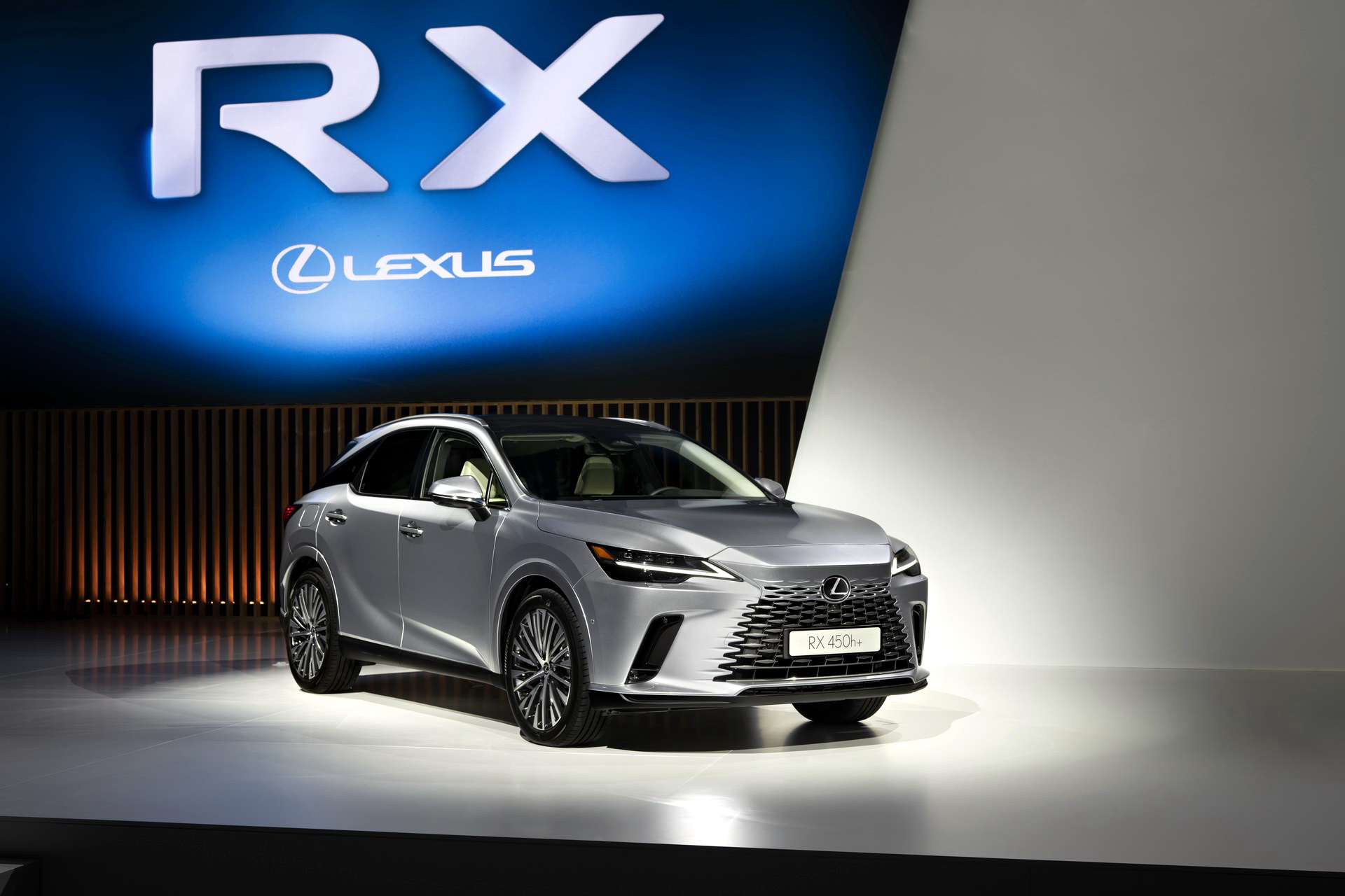 2023 Lexus RX Breaks Cover With Evolutionary Styling And A 367 HP Hybrid Powertrain