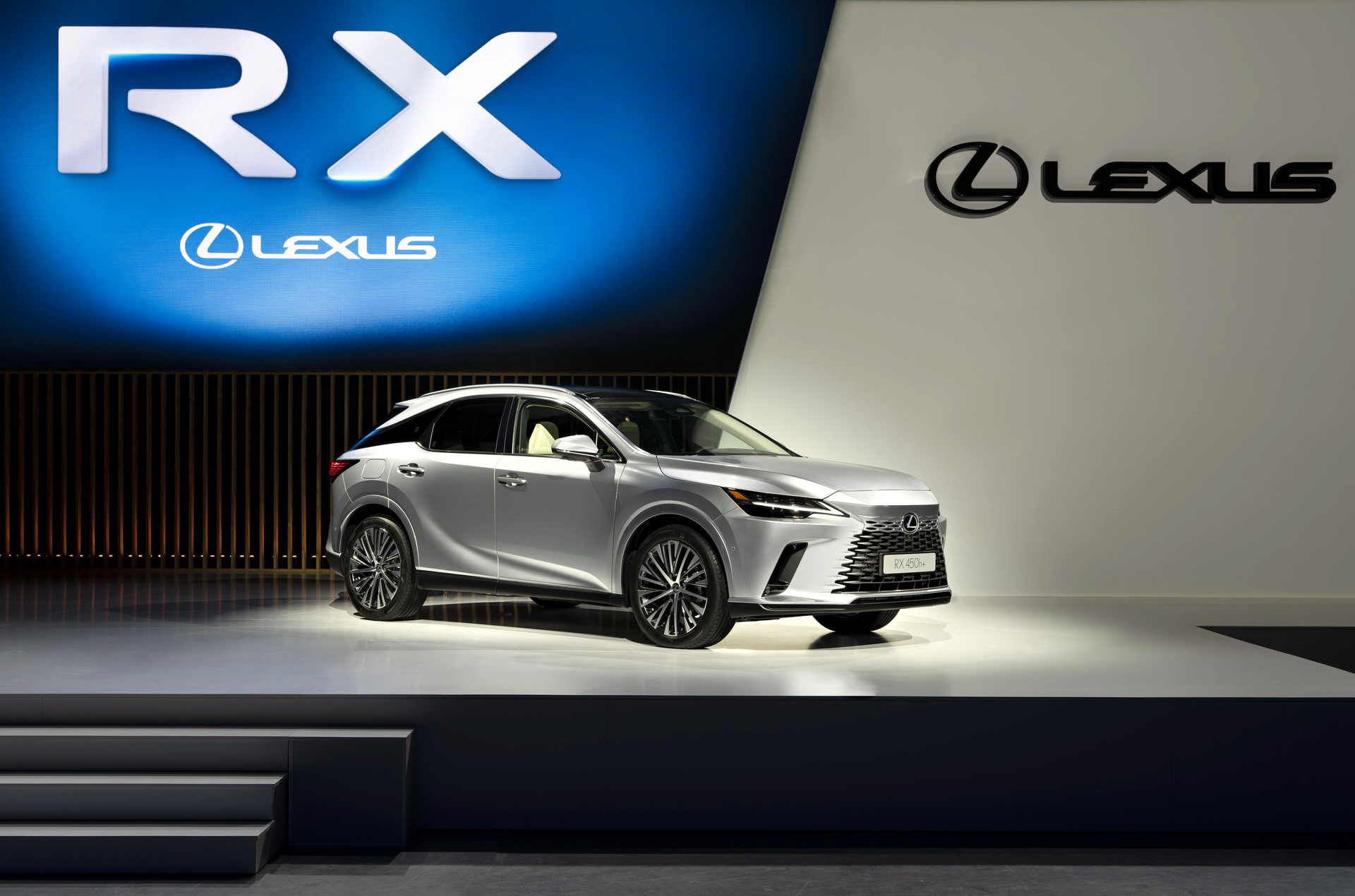2023 Lexus RX Breaks Cover With Evolutionary Styling And A 367 HP Hybrid Powertrain
