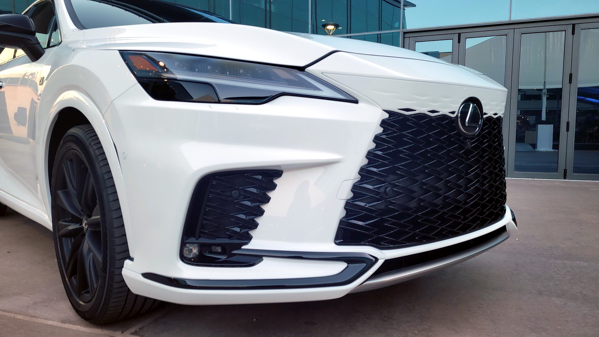 2023 Lexus RX Breaks Cover With Evolutionary Styling And A 367 HP Hybrid Powertrain