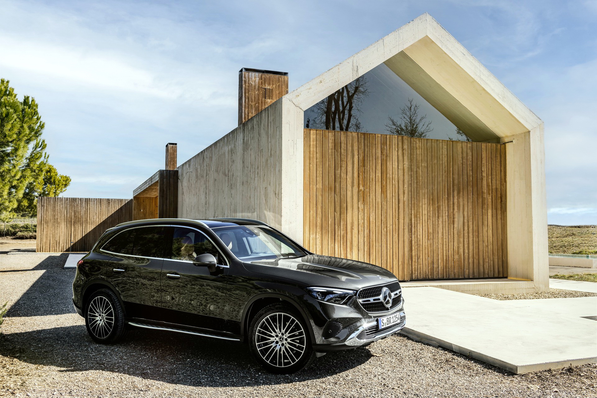 New 2023 Mercedes-Benz GLC Takes Two Steps Forward And No Steps Back
