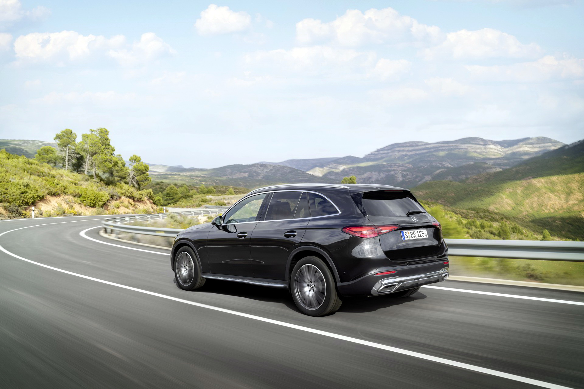 New 2023 Mercedes-Benz GLC Takes Two Steps Forward And No Steps Back