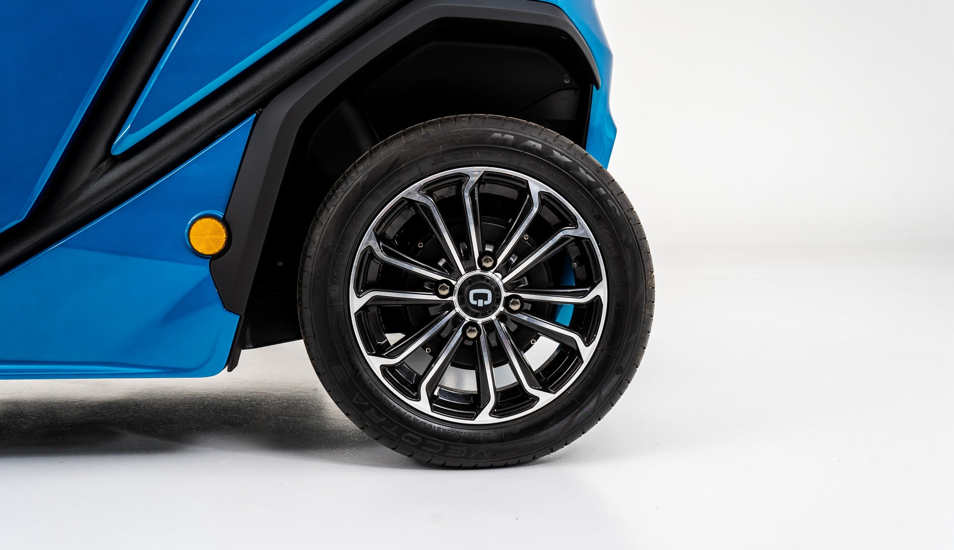 Meet The Squad, A Pint-Sized Urban EV With A Solar Roof