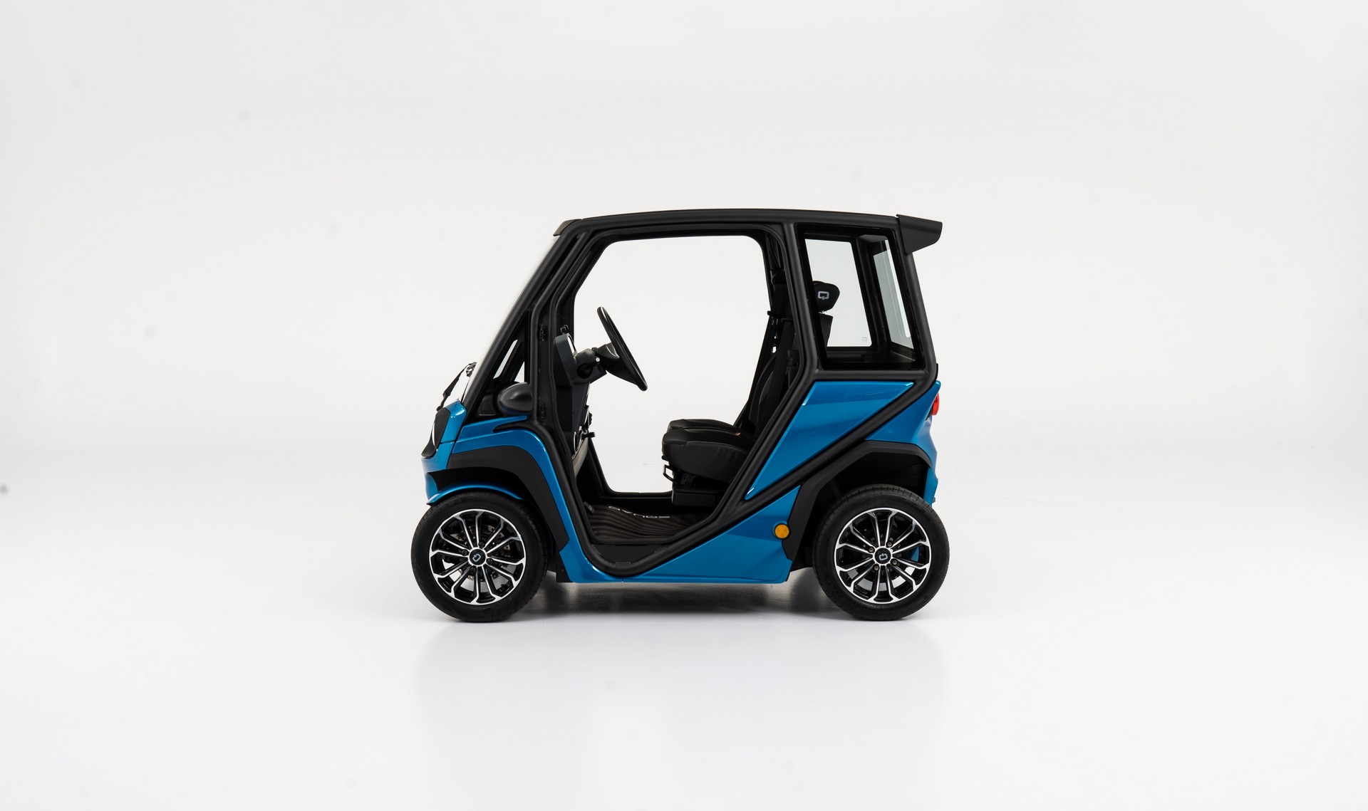 Meet The Squad, A Pint-Sized Urban EV With A Solar Roof