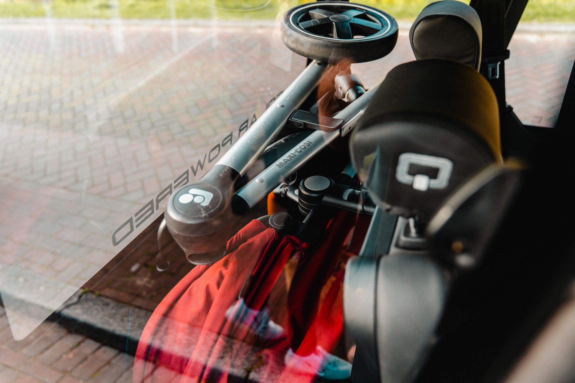 Meet The Squad, A Pint-Sized Urban EV With A Solar Roof