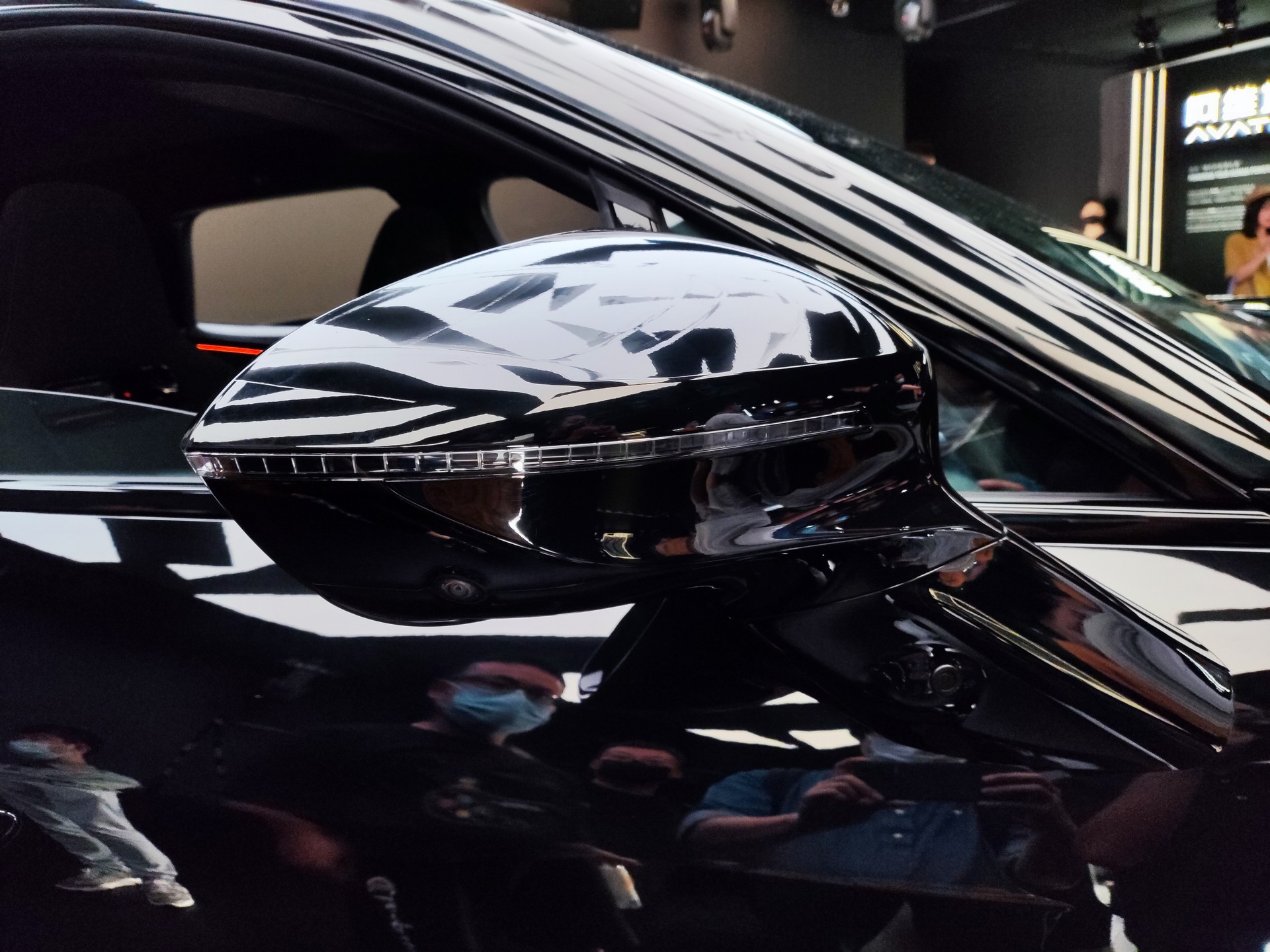 China’s Avatr 011 MMW Wears An All-Black Dress