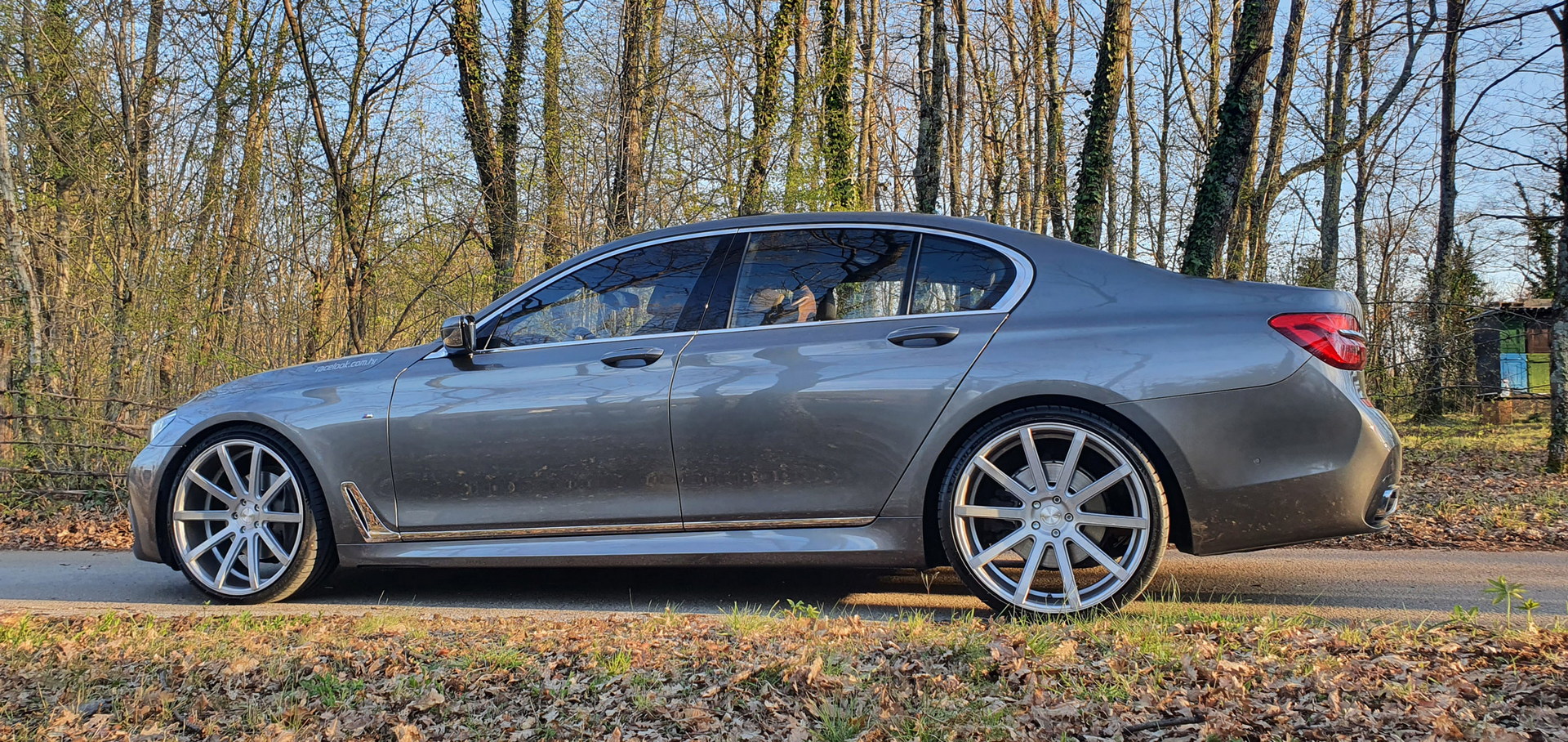 Previous-Gen BMW 7-Series In 22-Inch Deville Wheels Is A Bit Too Much