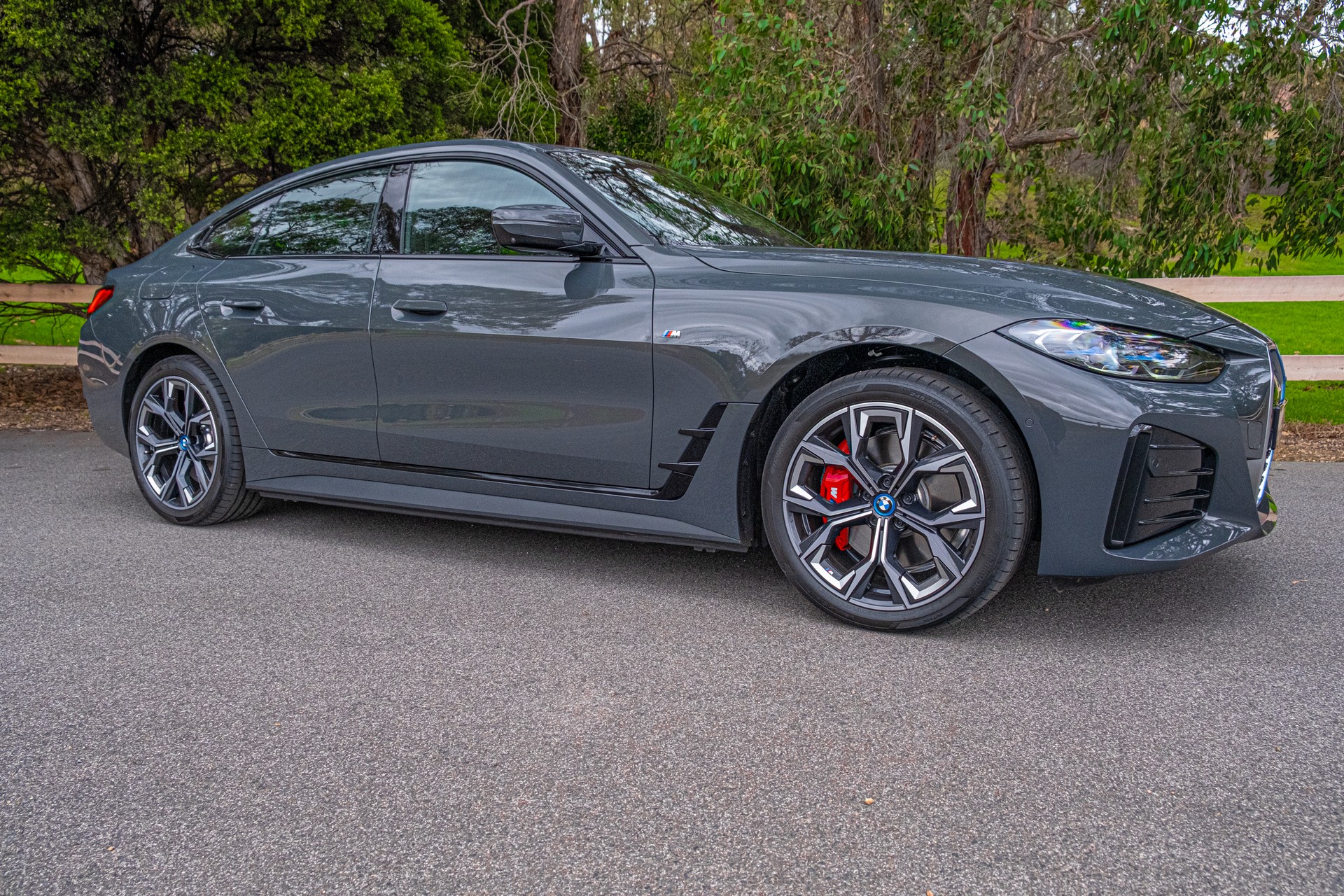 We Test The 2022 BMW i4 eDrive40 And Kia EV6 GT-Line AWD, Which Is Better?