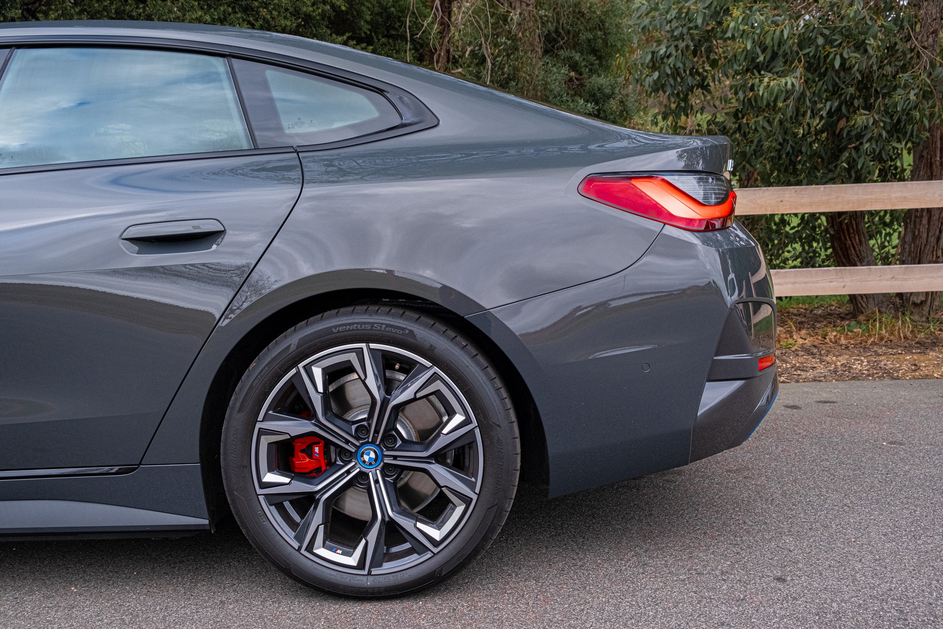 We Test The 2022 BMW i4 eDrive40 And Kia EV6 GT-Line AWD, Which Is Better?