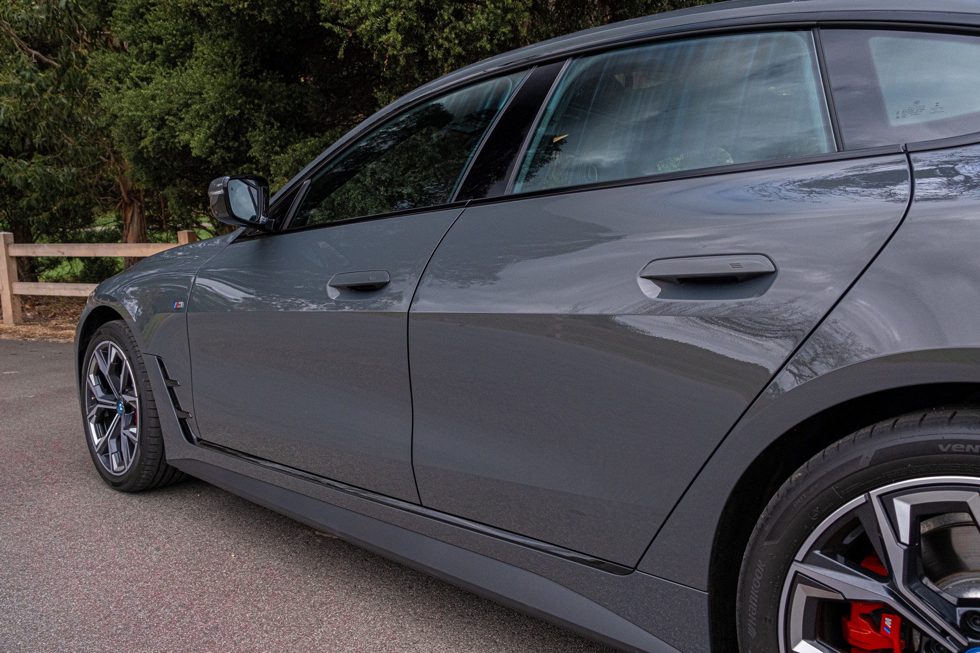 We Test The 2022 BMW i4 eDrive40 And Kia EV6 GT-Line AWD, Which Is Better?