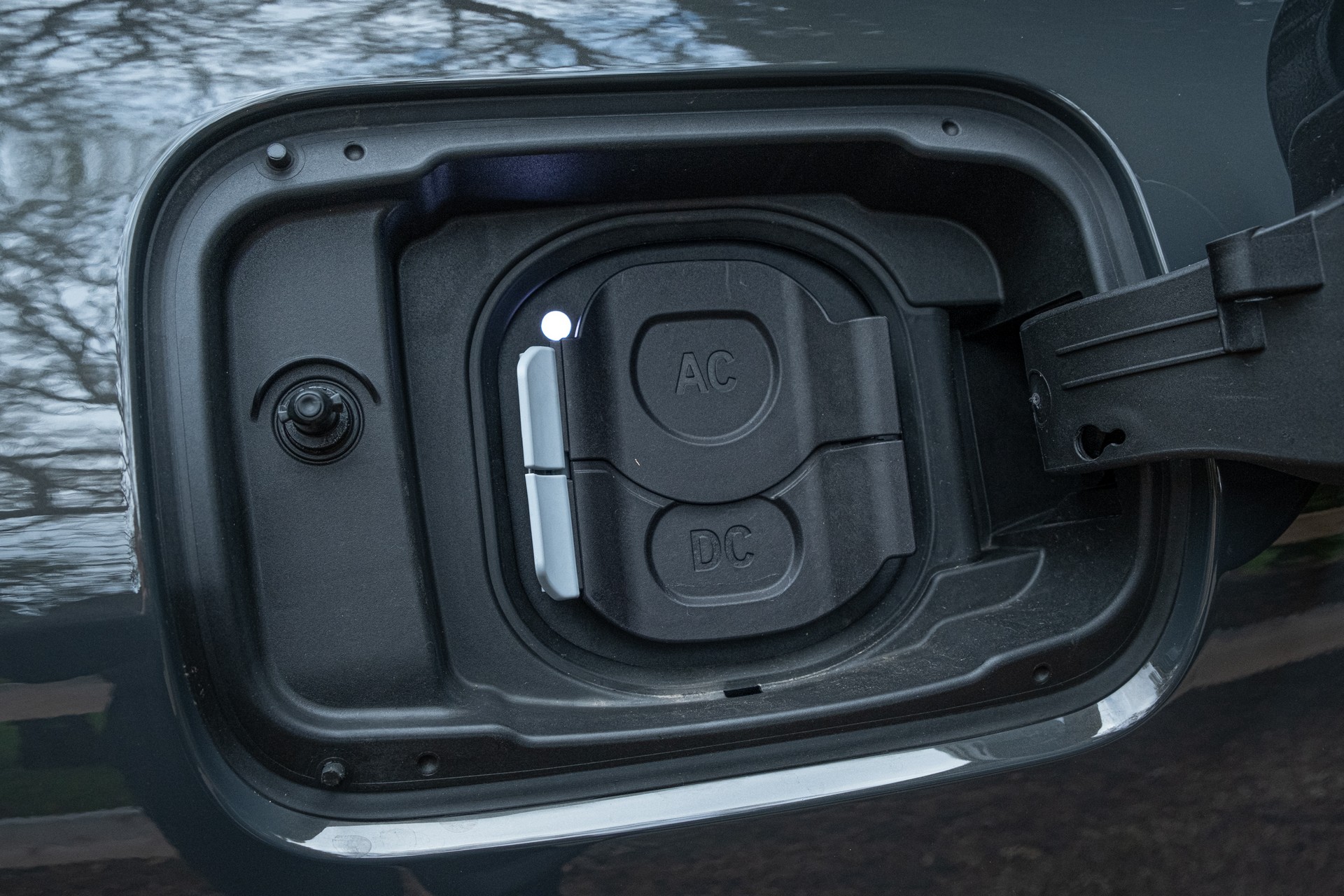 We Test The 2022 BMW i4 eDrive40 And Kia EV6 GT-Line AWD, Which Is Better?