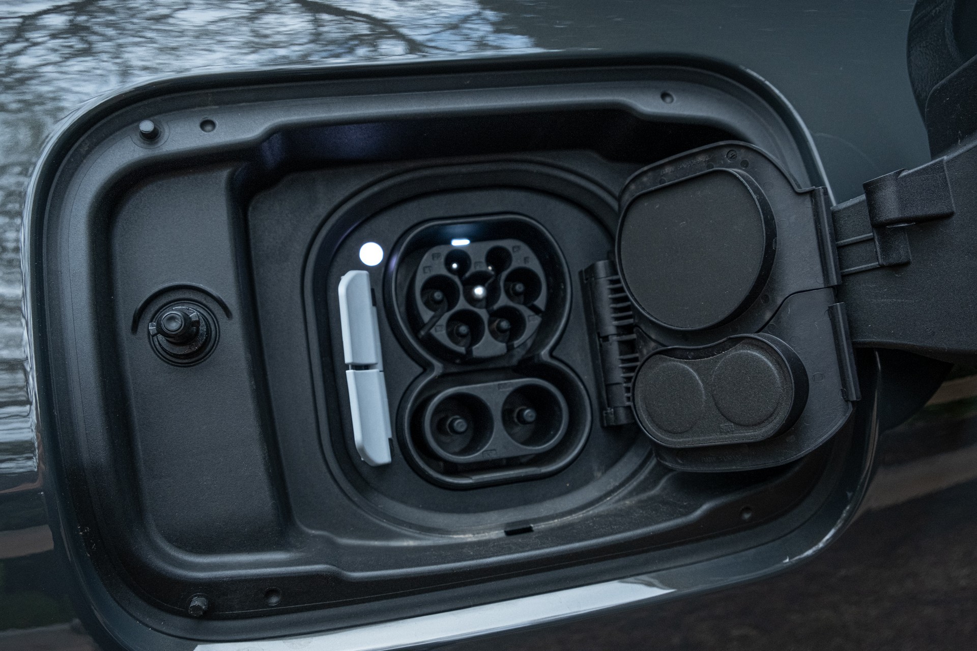 We Test The 2022 BMW i4 eDrive40 And Kia EV6 GT-Line AWD, Which Is Better?