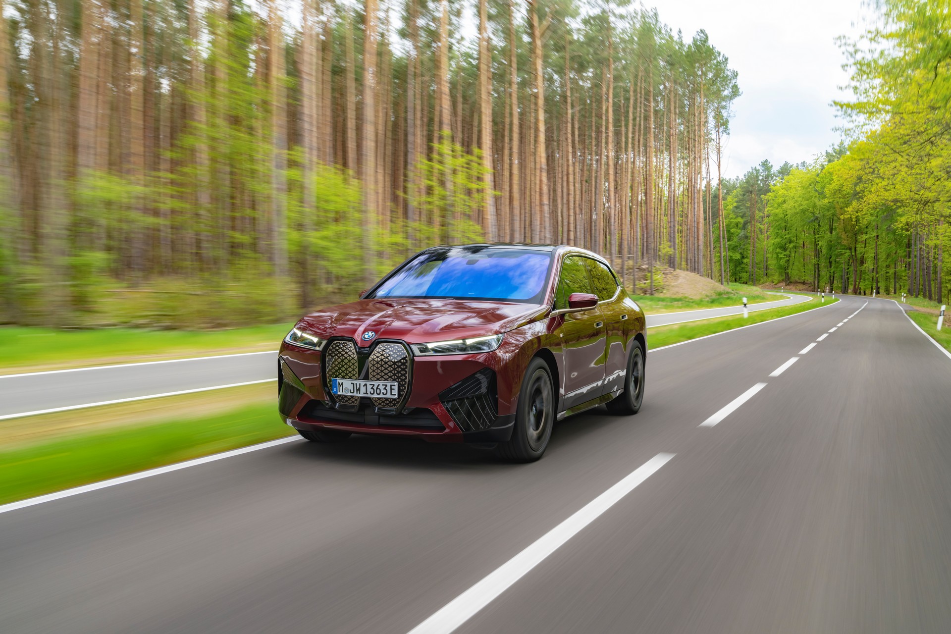 BMW Drops Huge Gallery Of 2023 iX M60