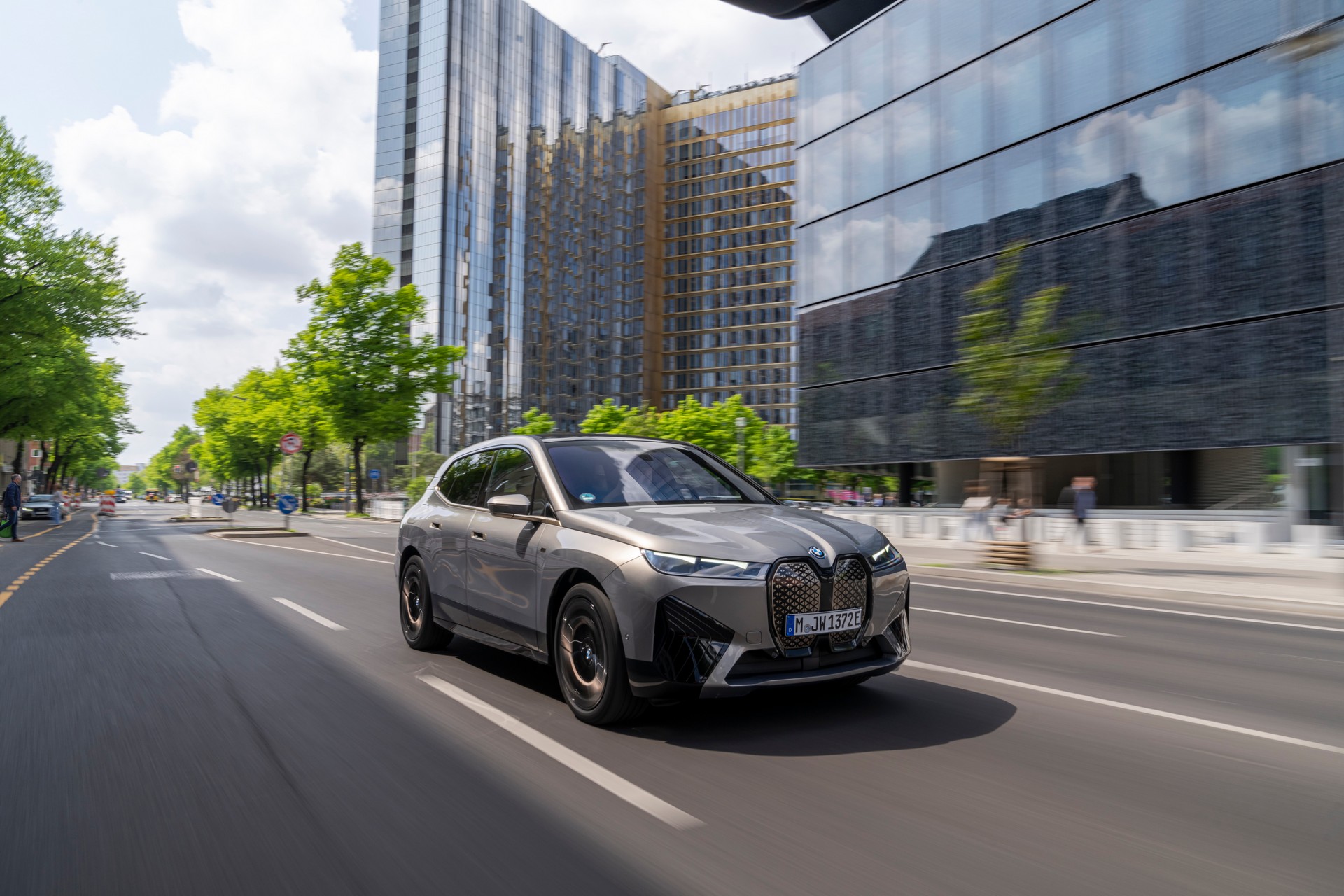 BMW Drops Huge Gallery Of 2023 iX M60