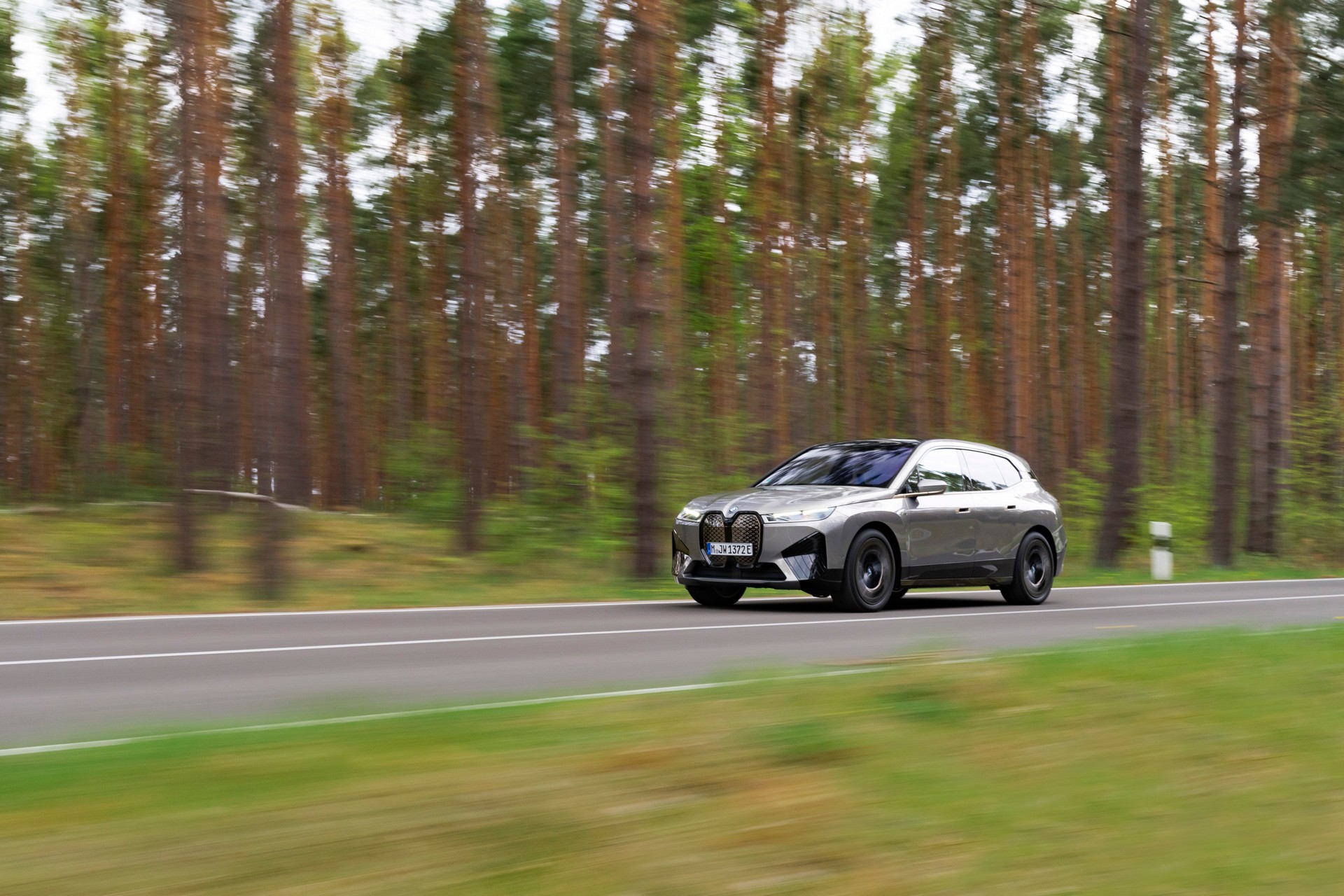 BMW Drops Huge Gallery Of 2023 iX M60