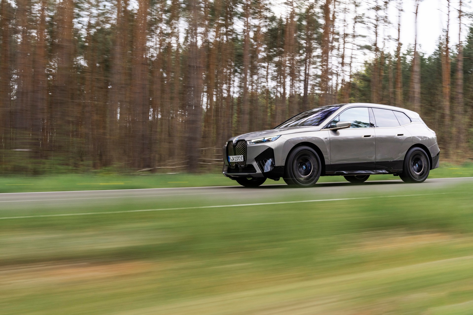 BMW Drops Huge Gallery Of 2023 iX M60