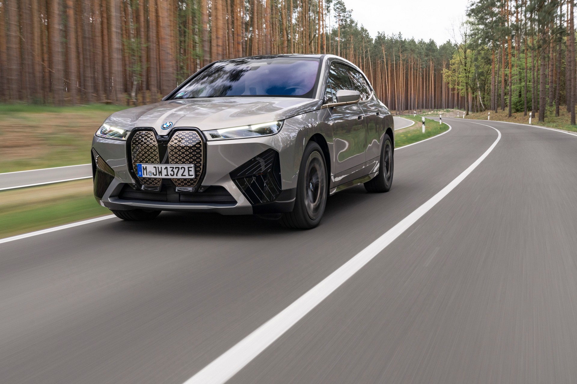 BMW Drops Huge Gallery Of 2023 iX M60