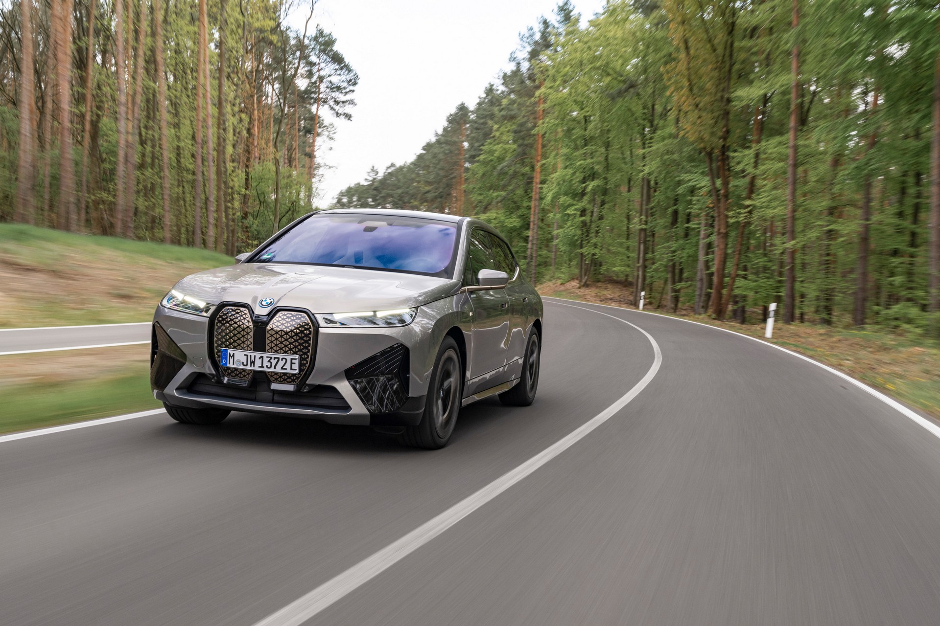 BMW Drops Huge Gallery Of 2023 iX M60