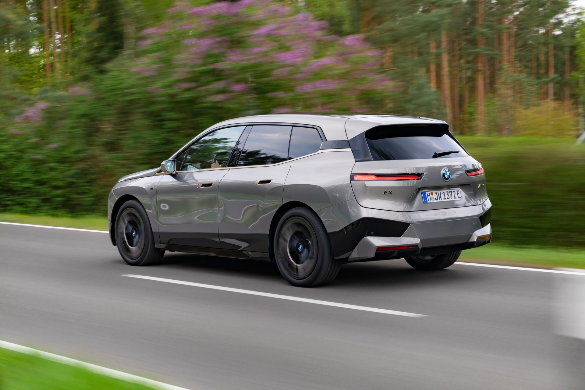 BMW Drops Huge Gallery Of 2023 iX M60