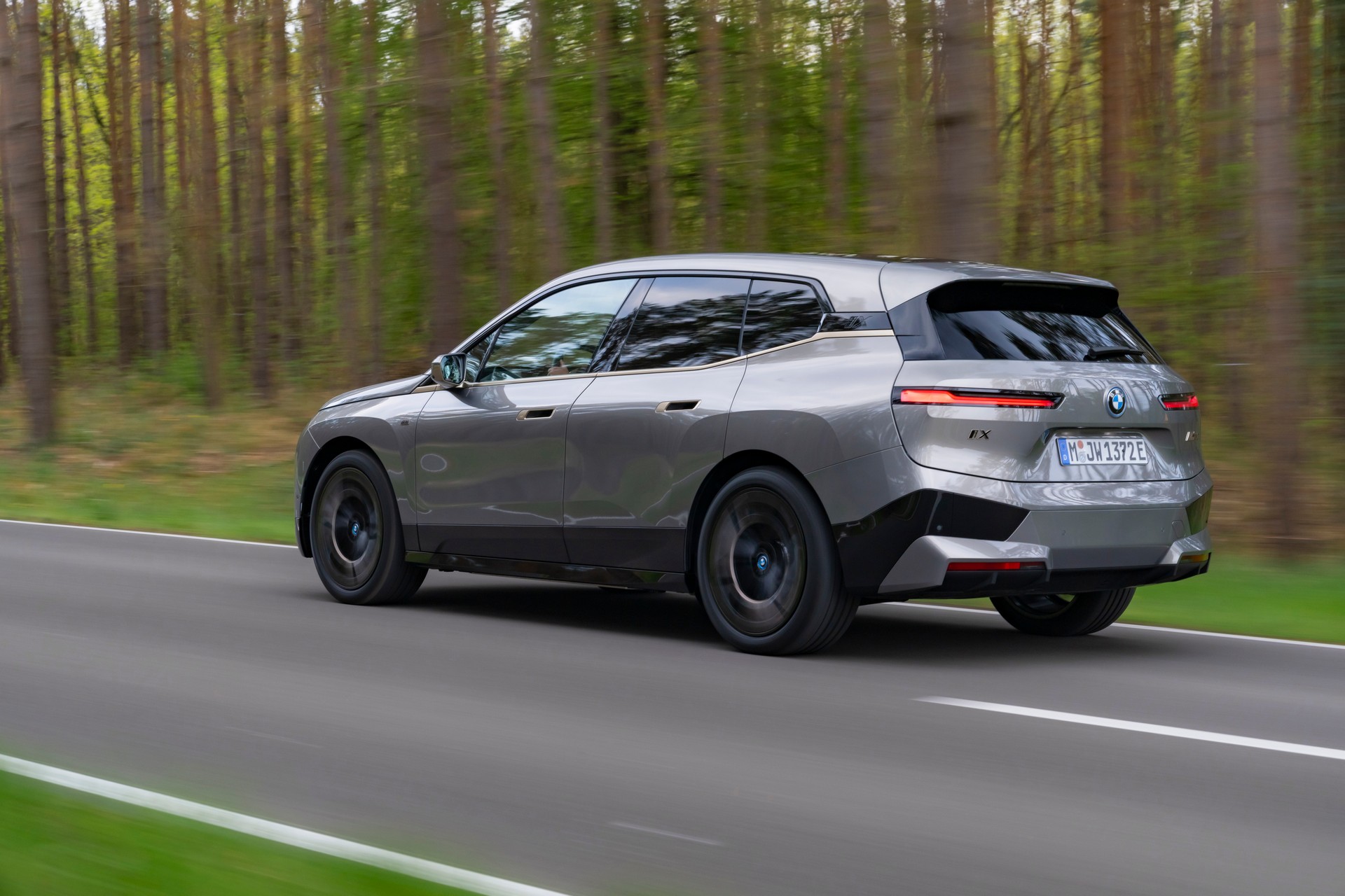 BMW Drops Huge Gallery Of 2023 iX M60