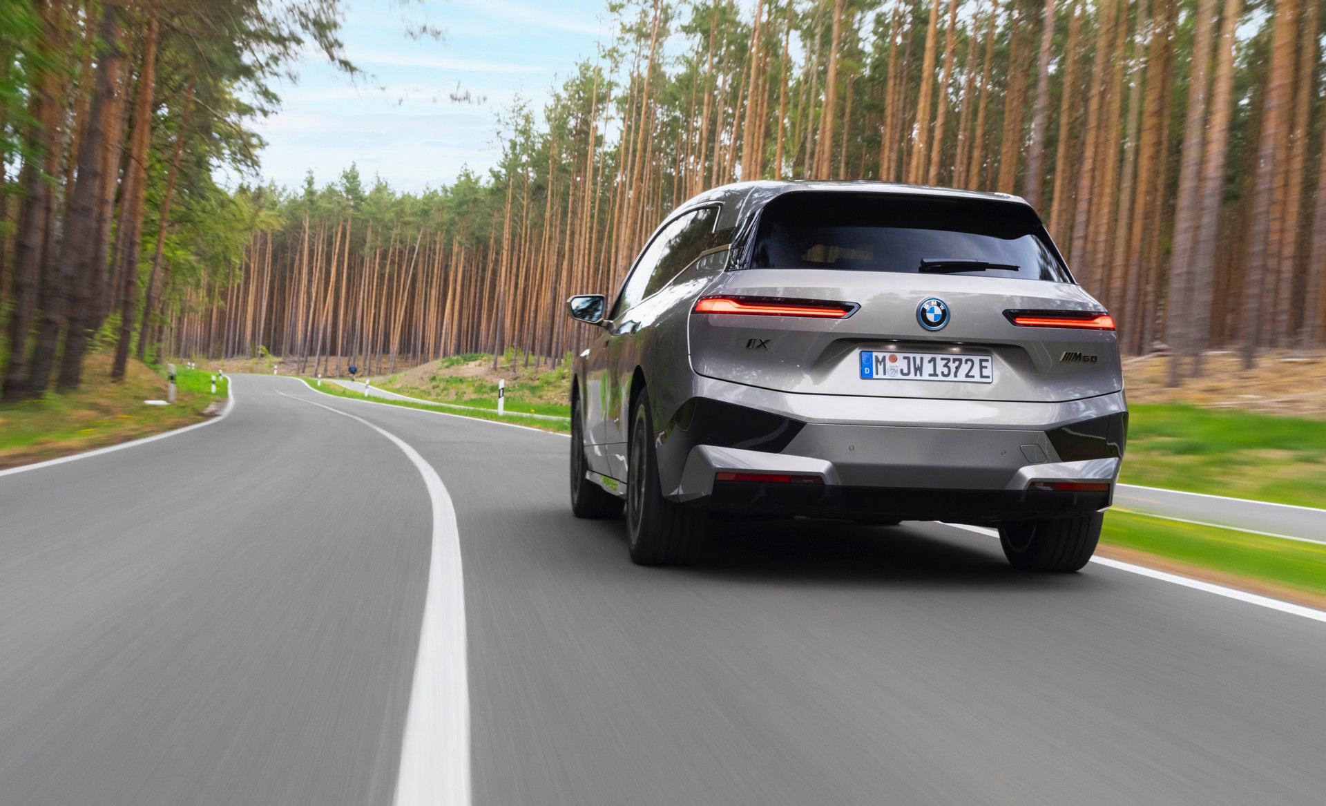 BMW Drops Huge Gallery Of 2023 iX M60