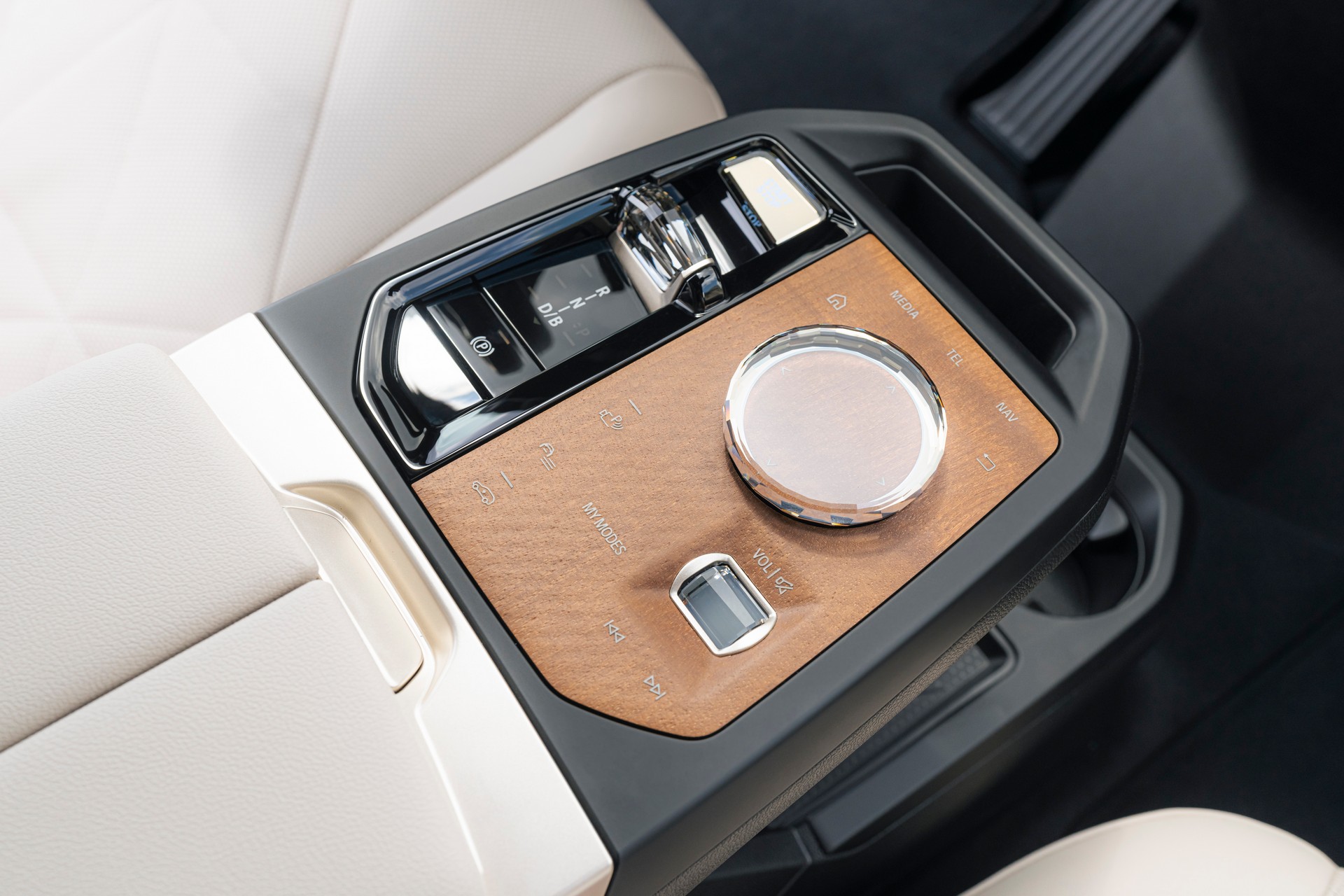 BMW Drops Huge Gallery Of 2023 iX M60