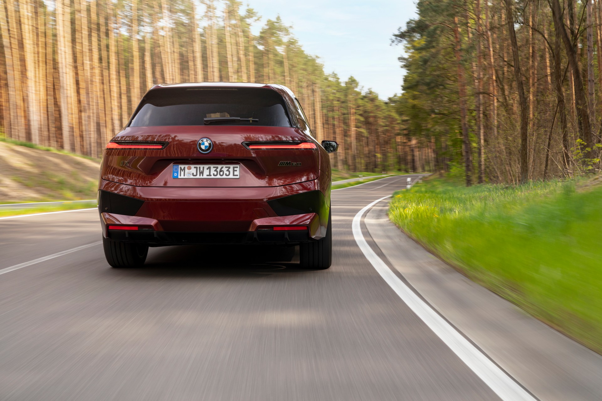 BMW Drops Huge Gallery Of 2023 iX M60