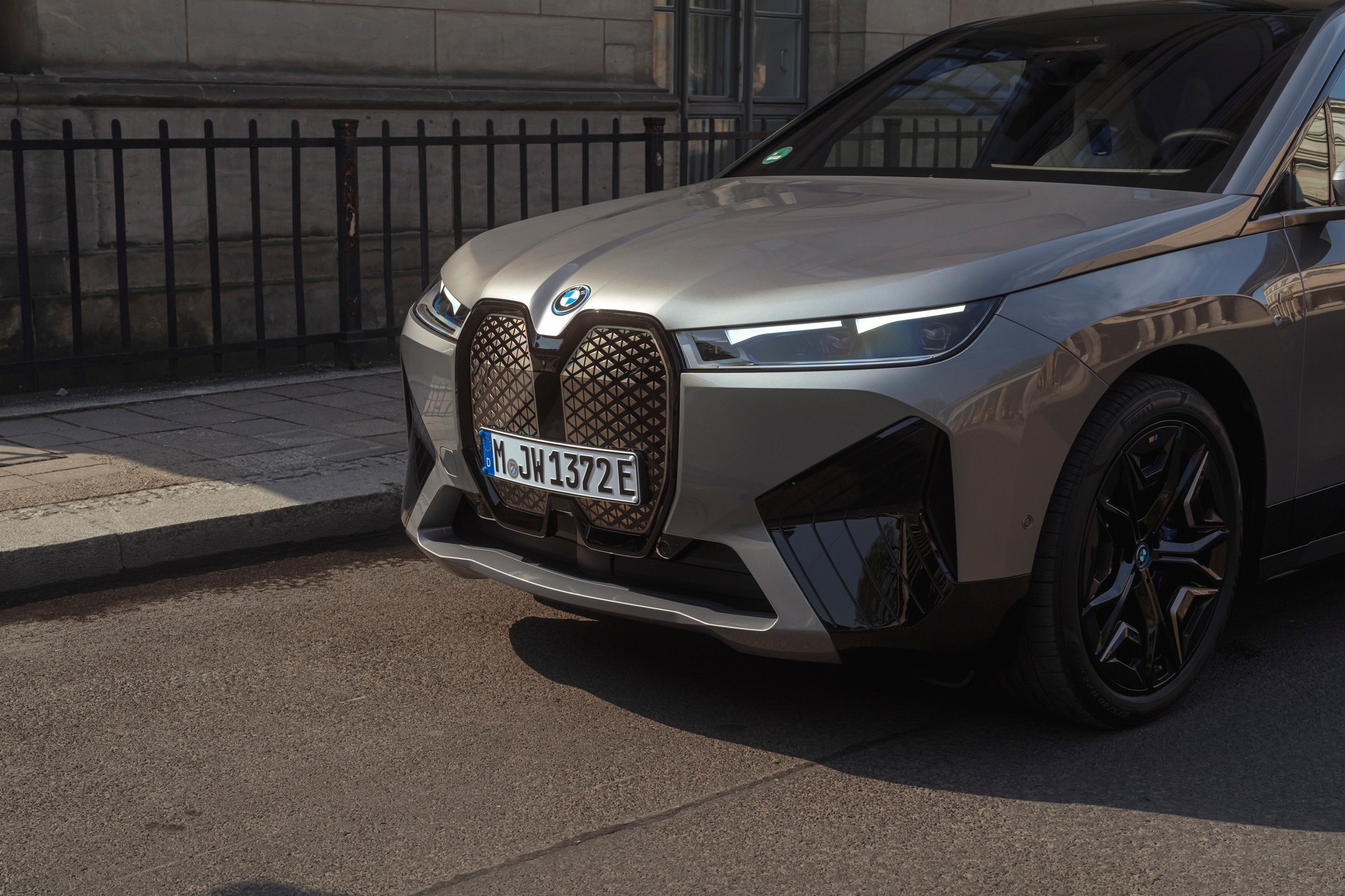 BMW Drops Huge Gallery Of 2023 iX M60