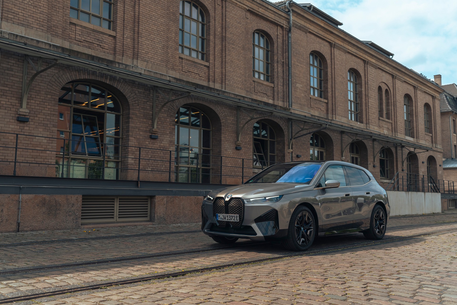 BMW Drops Huge Gallery Of 2023 iX M60