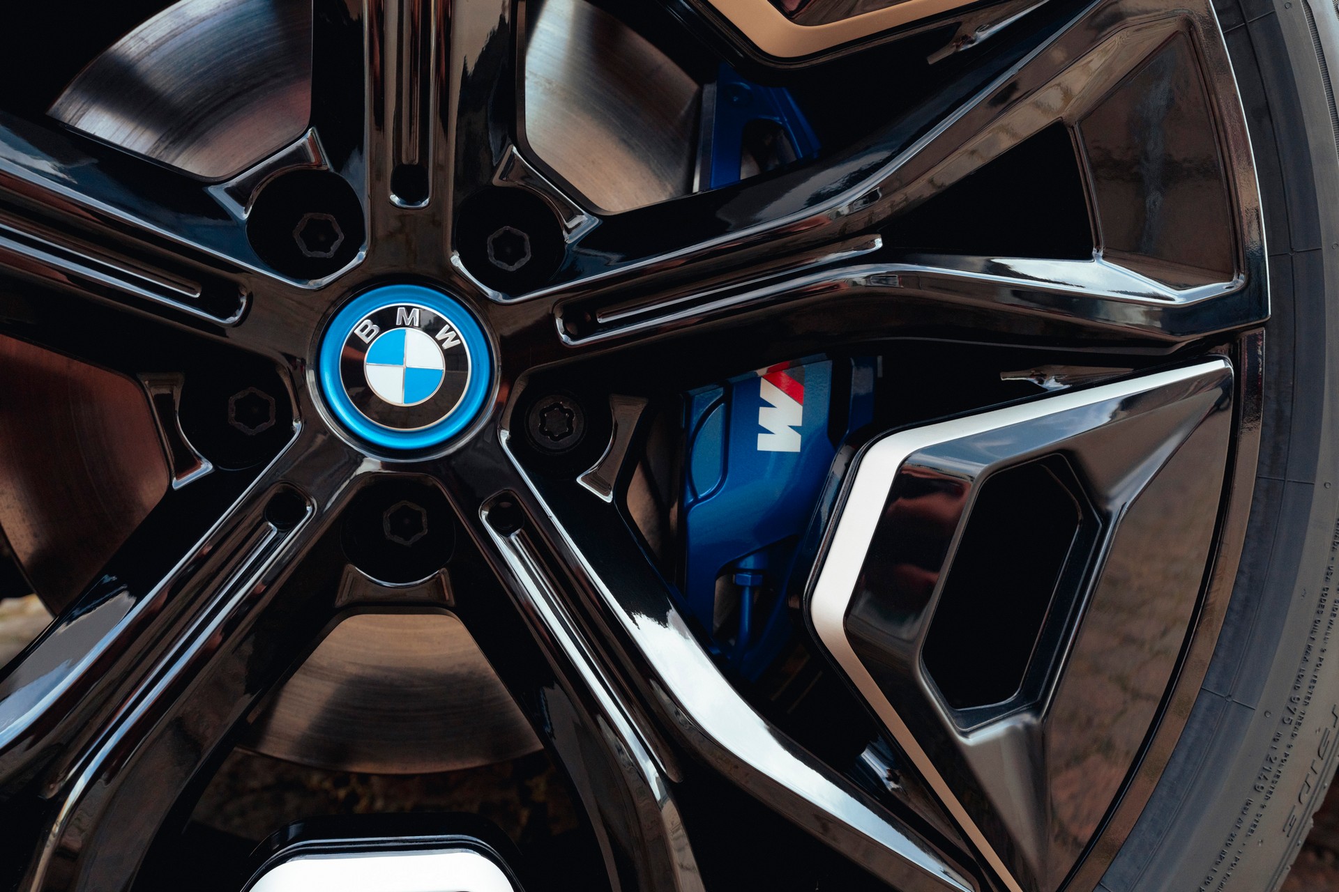 BMW Drops Huge Gallery Of 2023 iX M60