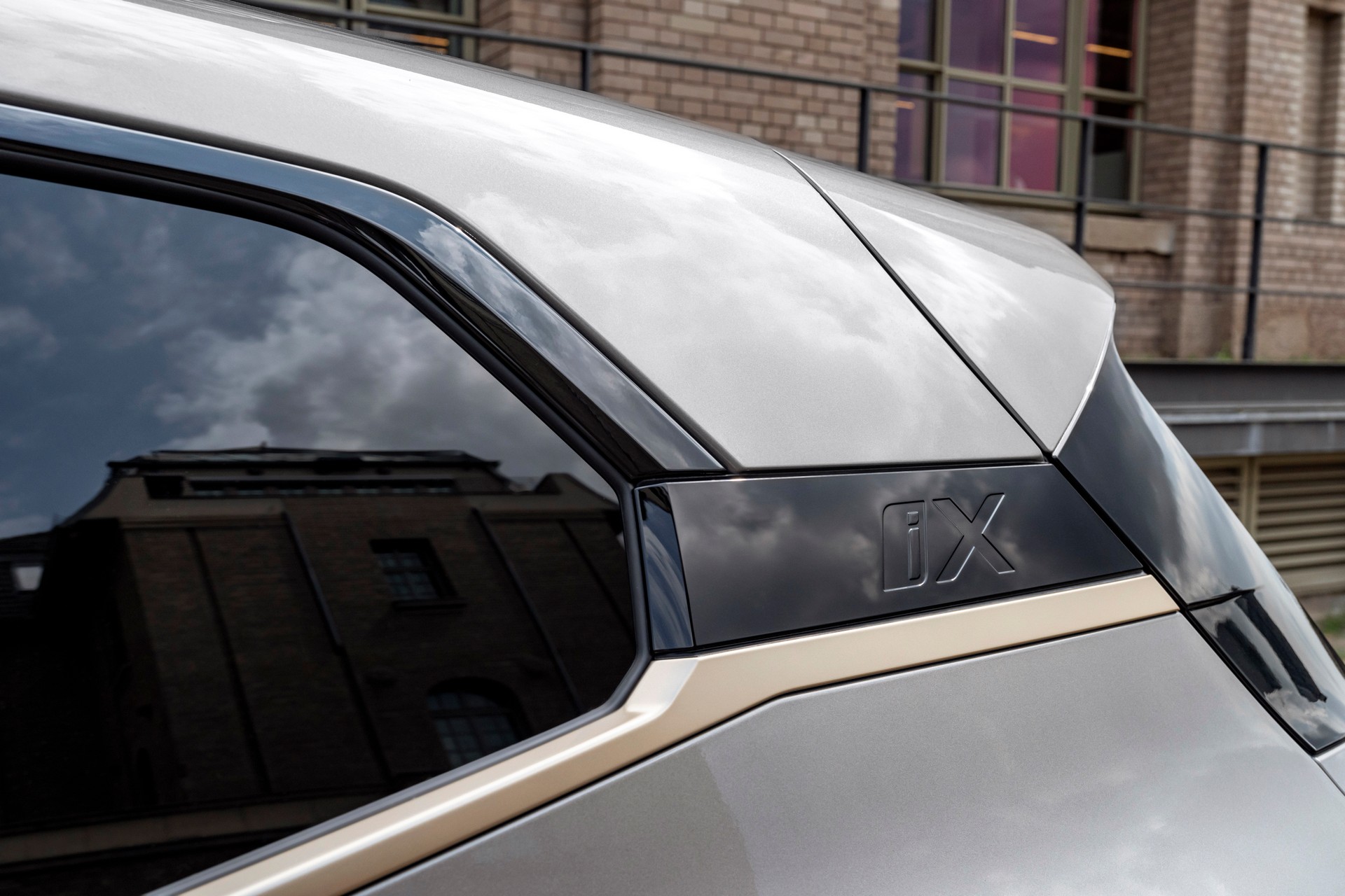 BMW Drops Huge Gallery Of 2023 iX M60