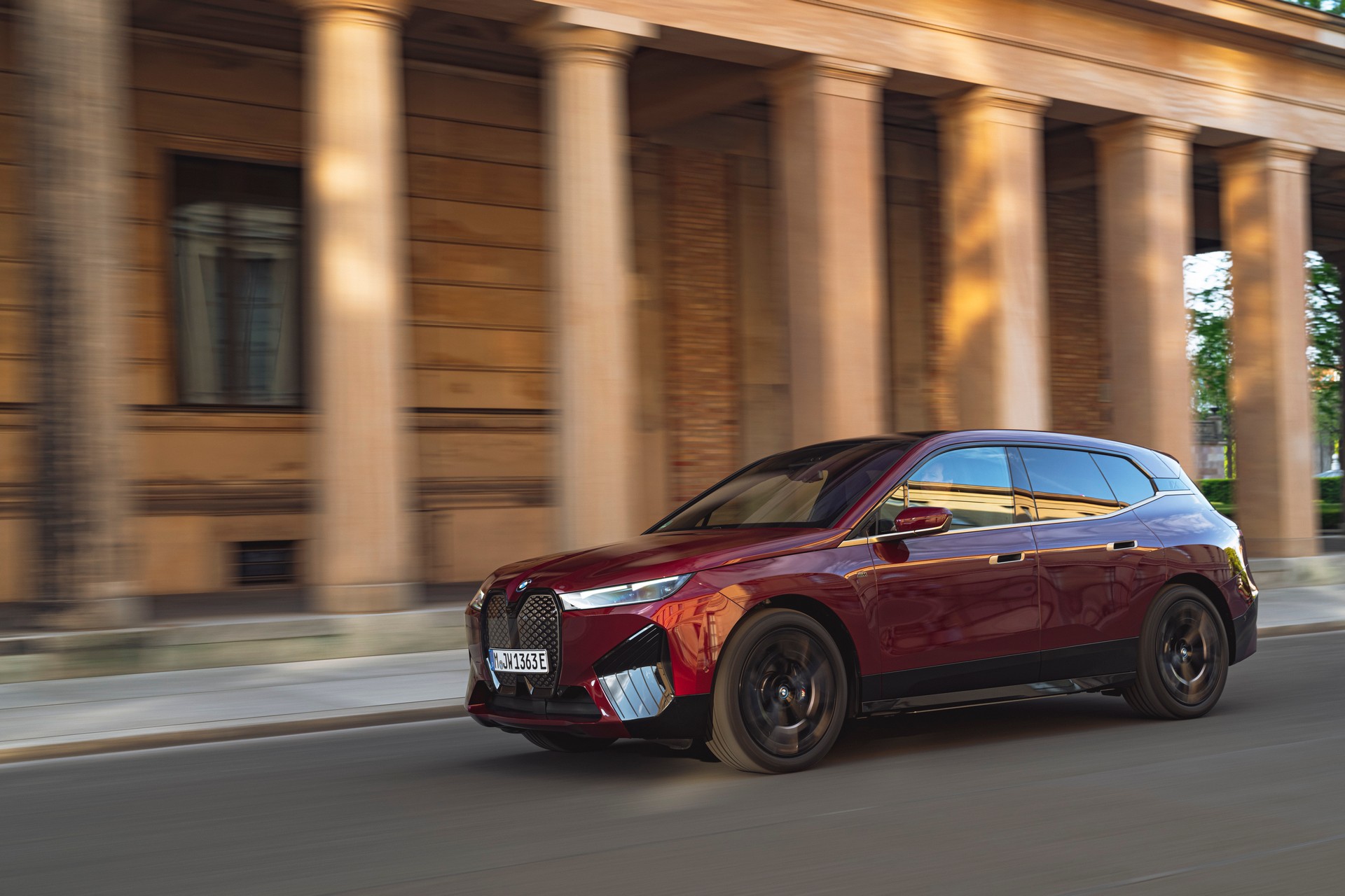 BMW Drops Huge Gallery Of 2023 iX M60