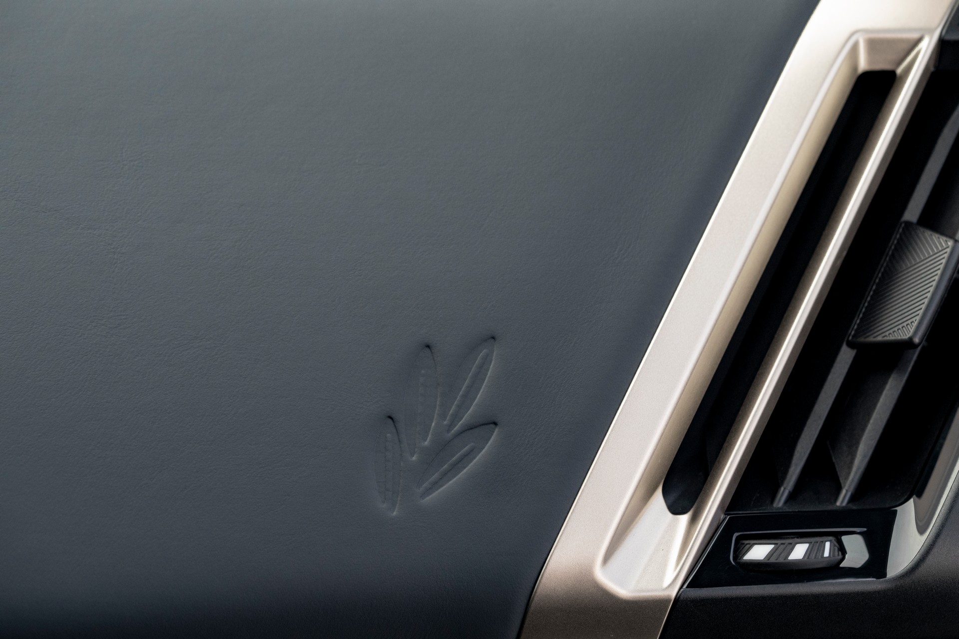 BMW Drops Huge Gallery Of 2023 iX M60