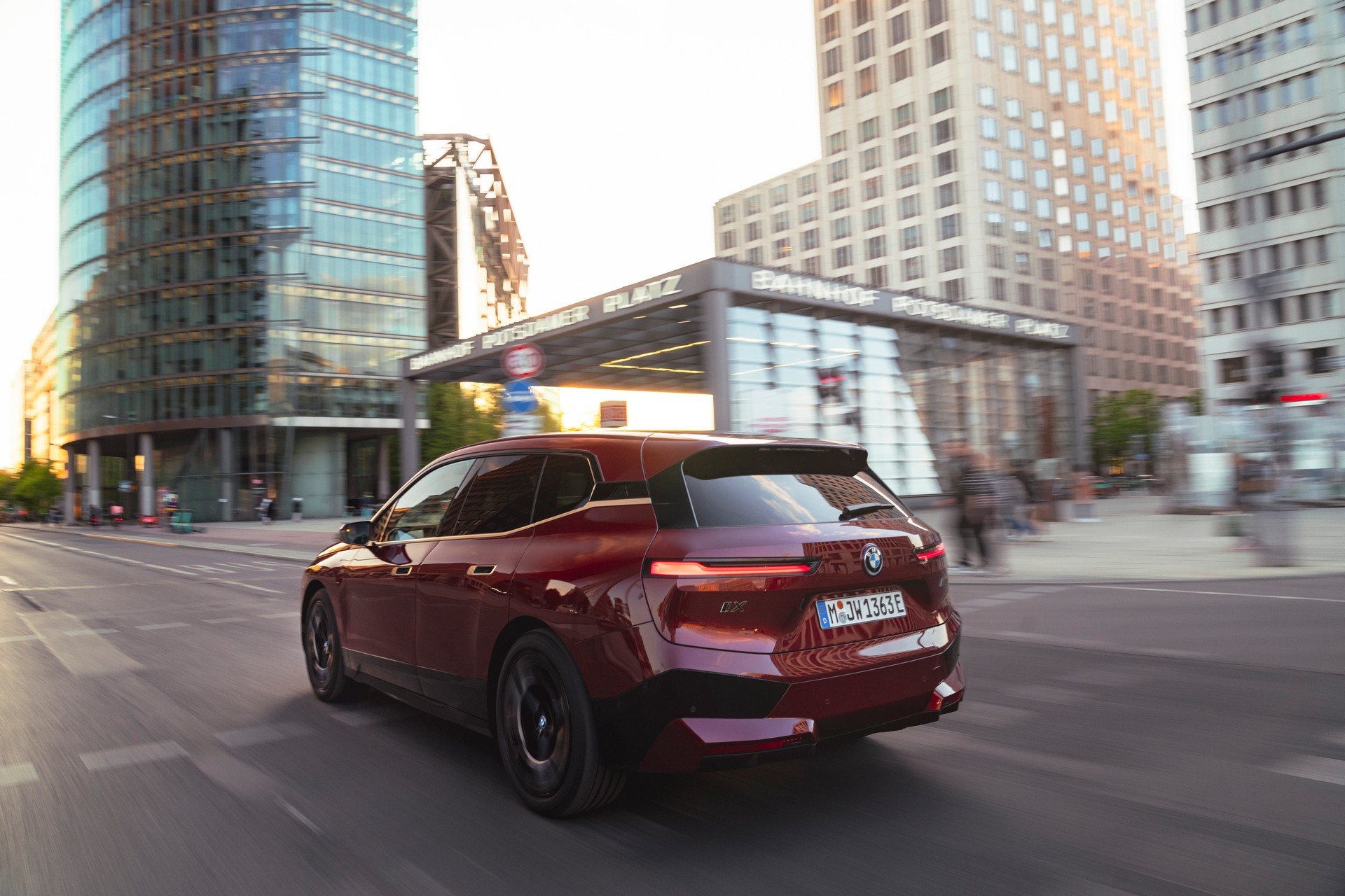 BMW Drops Huge Gallery Of 2023 iX M60