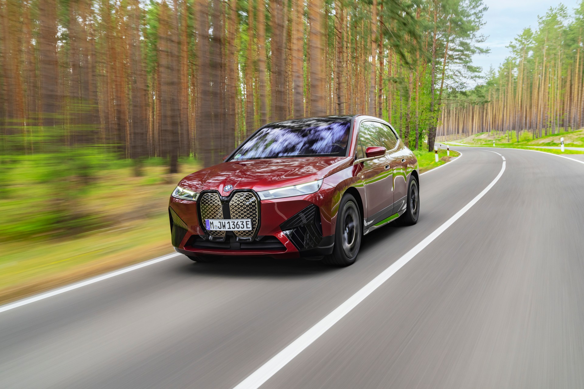 BMW Drops Huge Gallery Of 2023 iX M60