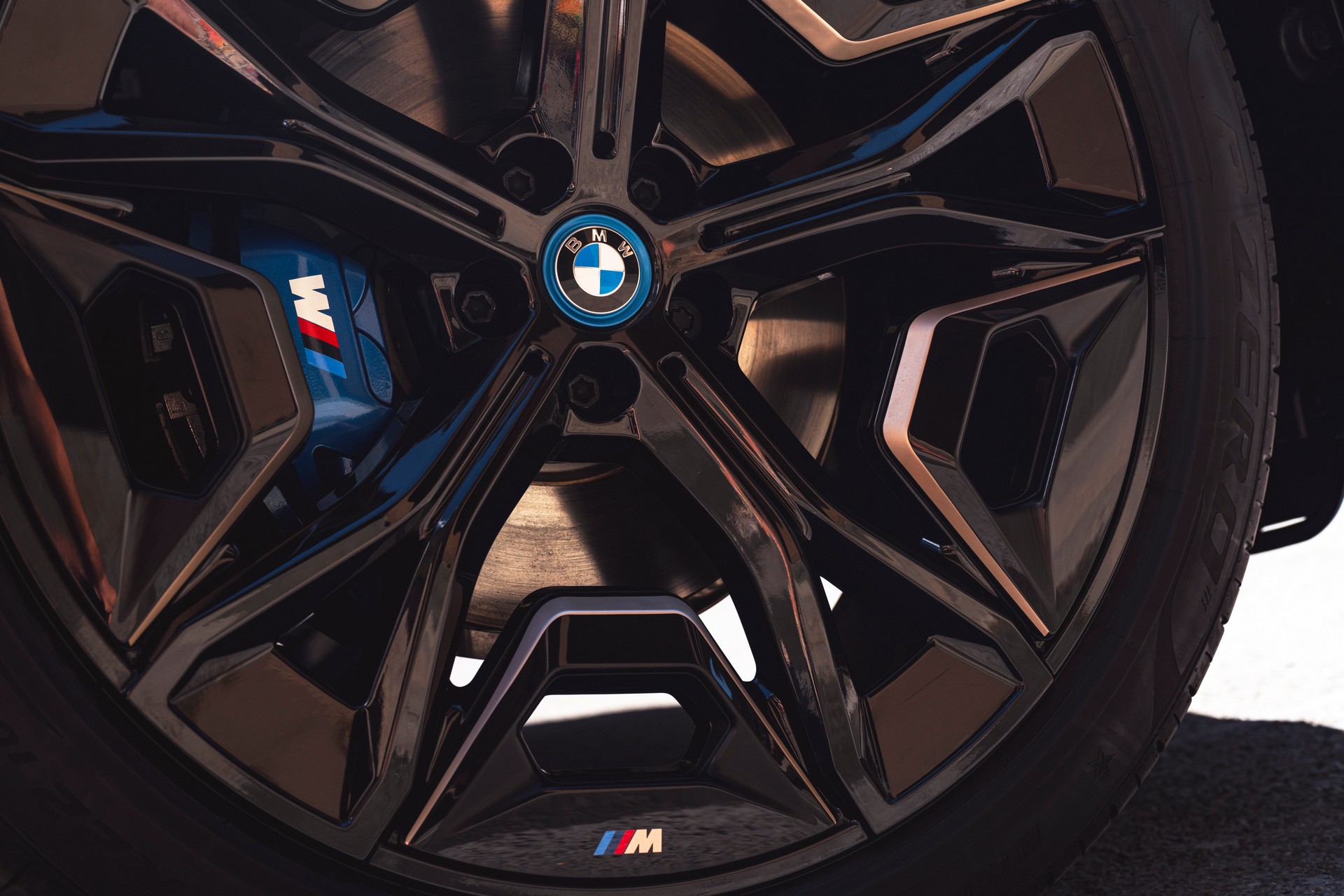 BMW Drops Huge Gallery Of 2023 iX M60