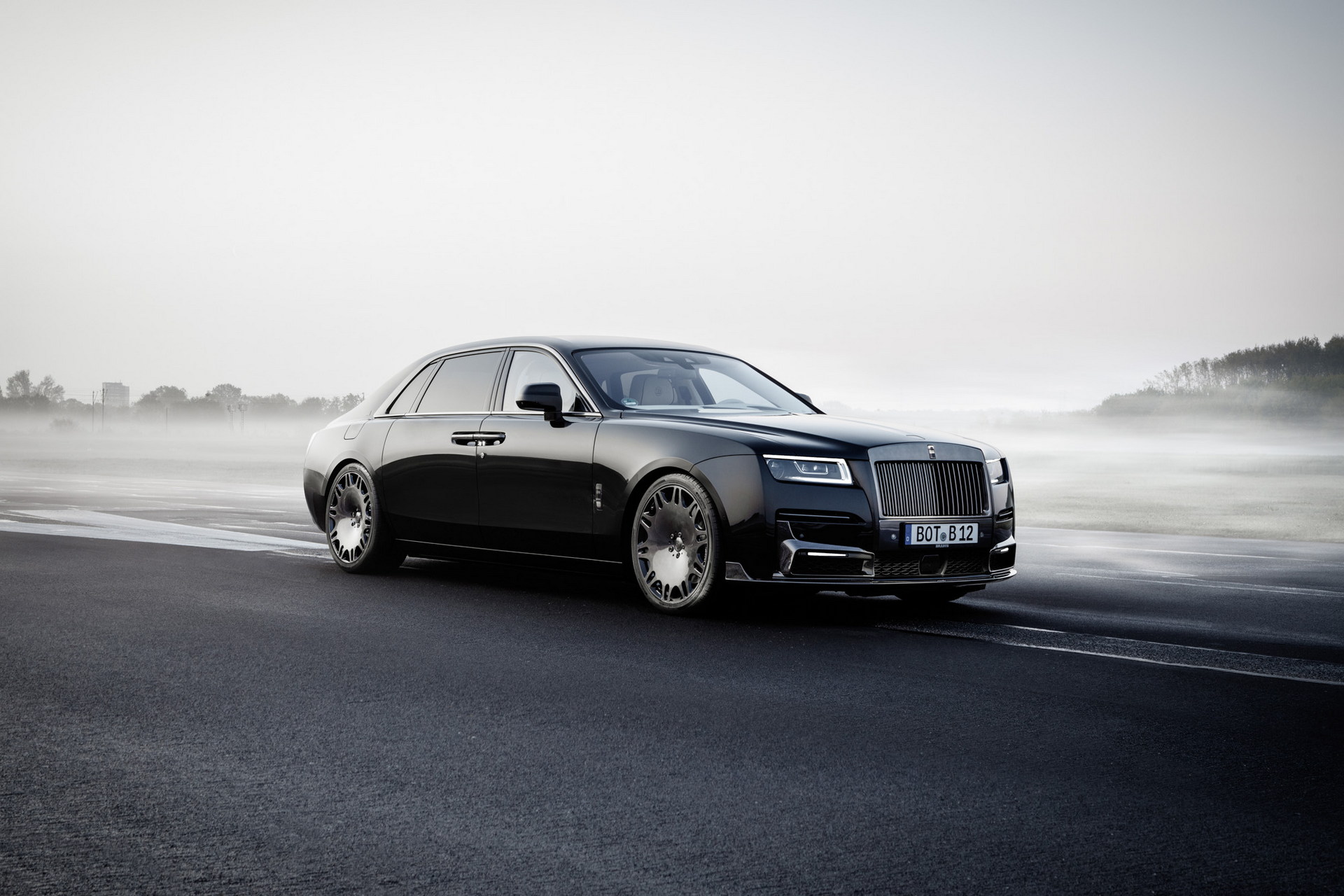 Brabus 700 Is A Rolls-Royce Ghost Bathed In Carbon Fiber With 691-HP