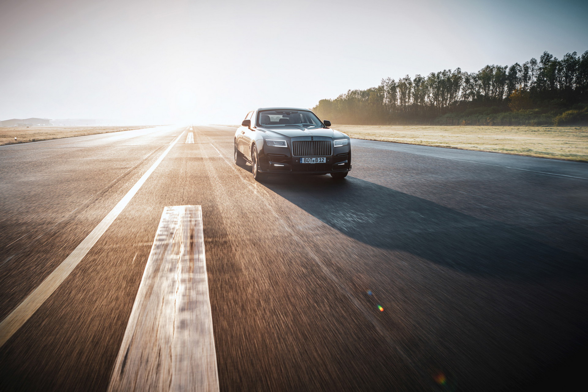 Brabus 700 Is A Rolls-Royce Ghost Bathed In Carbon Fiber With 691-HP