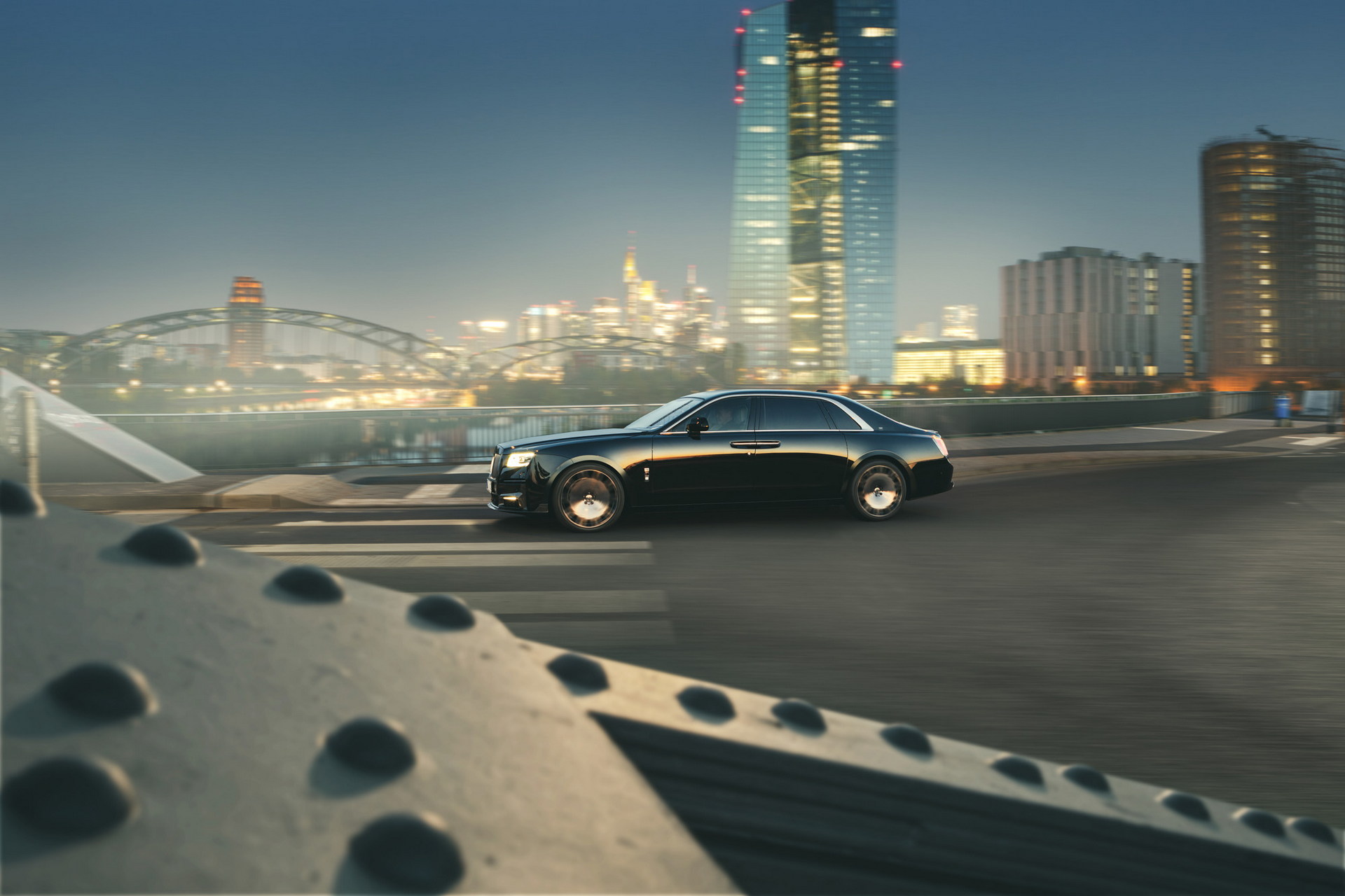 Brabus 700 Is A Rolls-Royce Ghost Bathed In Carbon Fiber With 691-HP