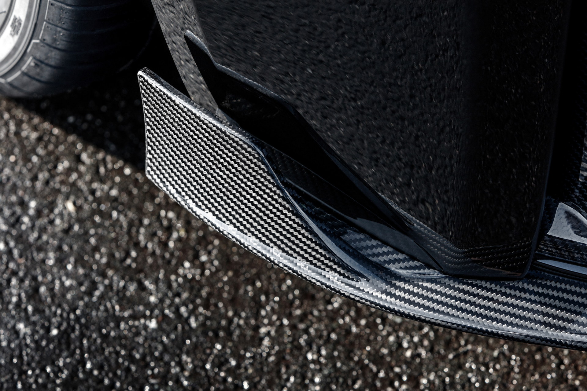 Brabus 700 Is A Rolls-Royce Ghost Bathed In Carbon Fiber With 691-HP