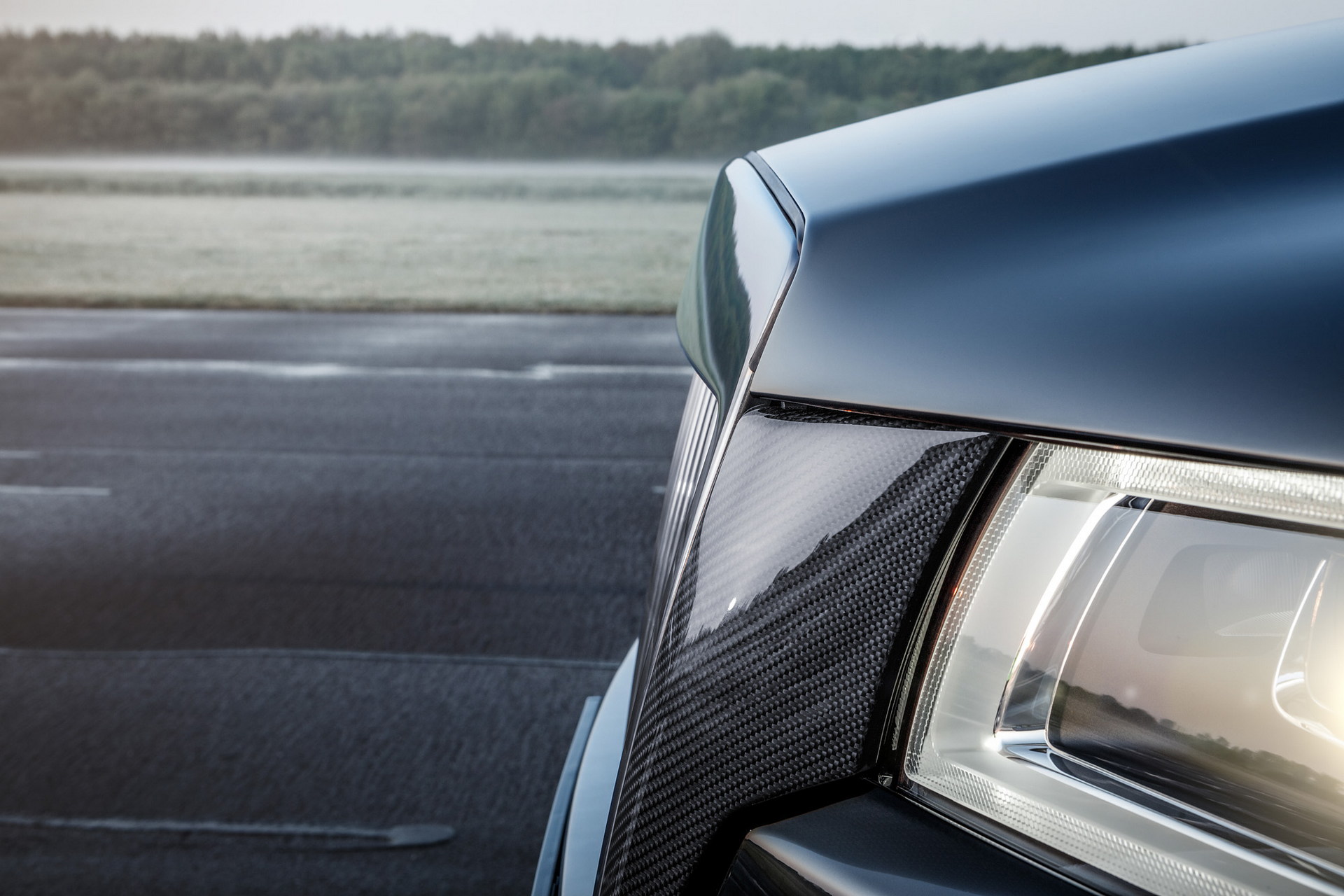 Brabus 700 Is A Rolls-Royce Ghost Bathed In Carbon Fiber With 691-HP