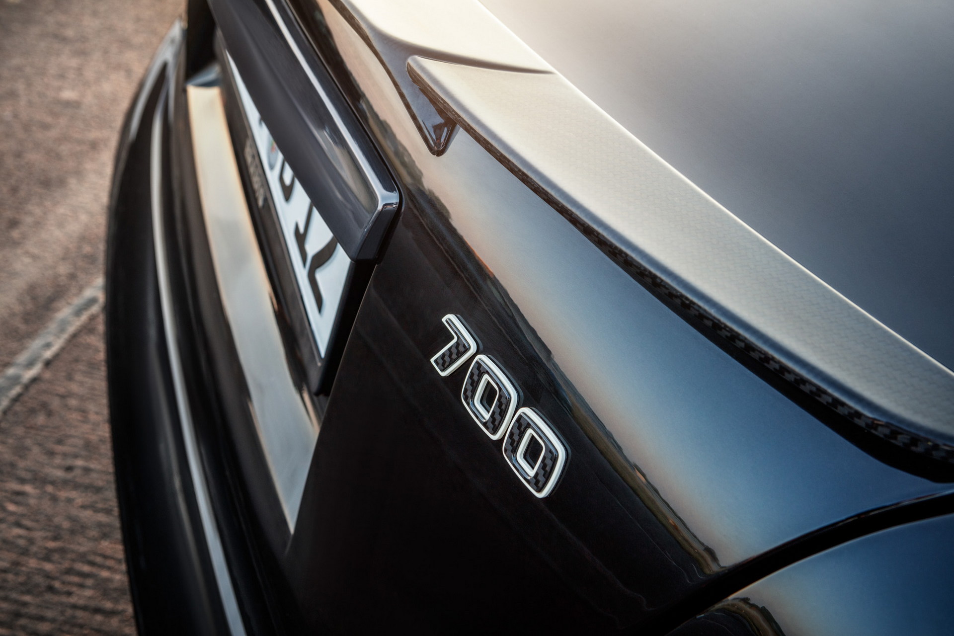 Brabus 700 Is A Rolls-Royce Ghost Bathed In Carbon Fiber With 691-HP