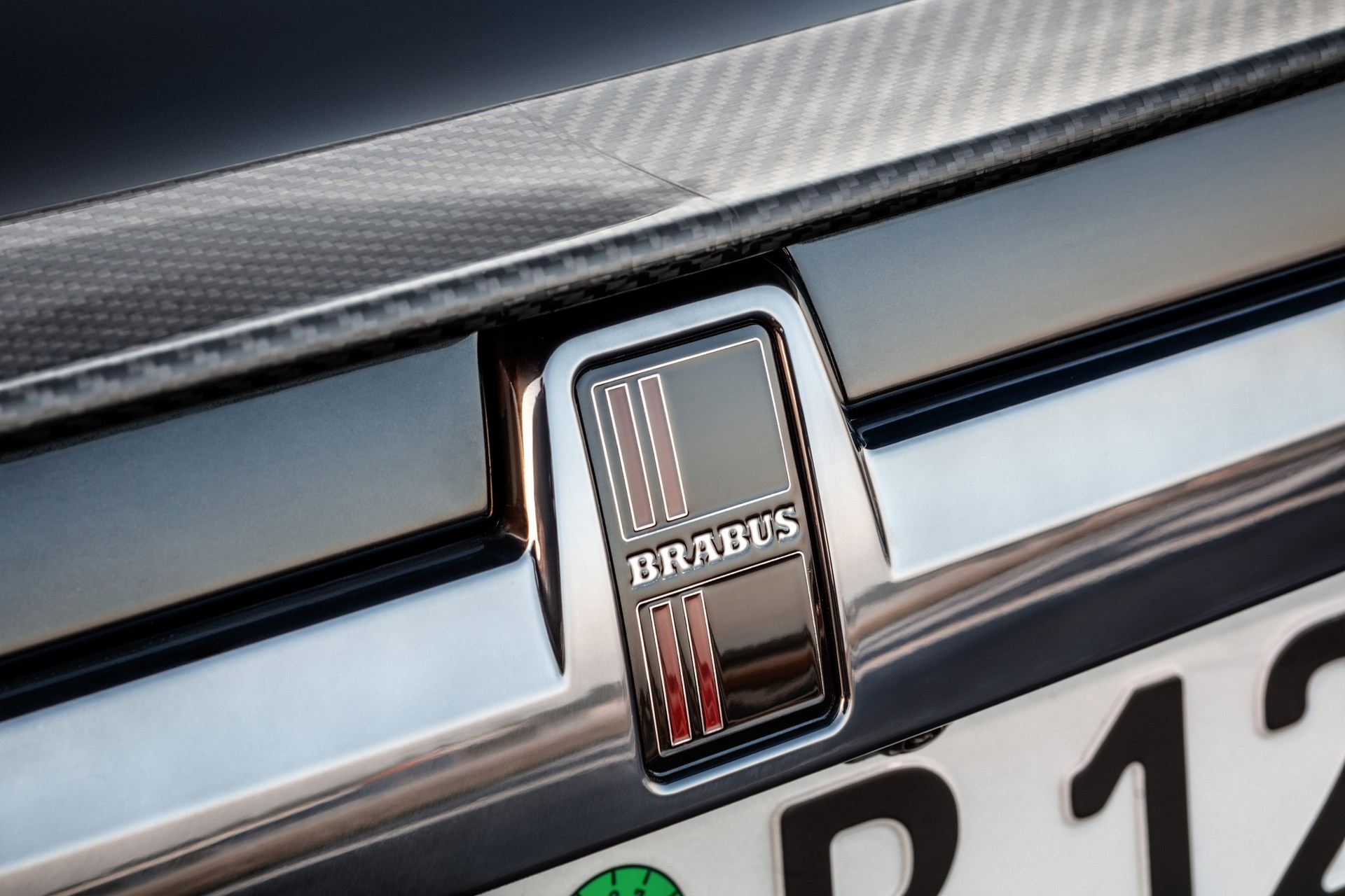 Brabus 700 Is A Rolls-Royce Ghost Bathed In Carbon Fiber With 691-HP