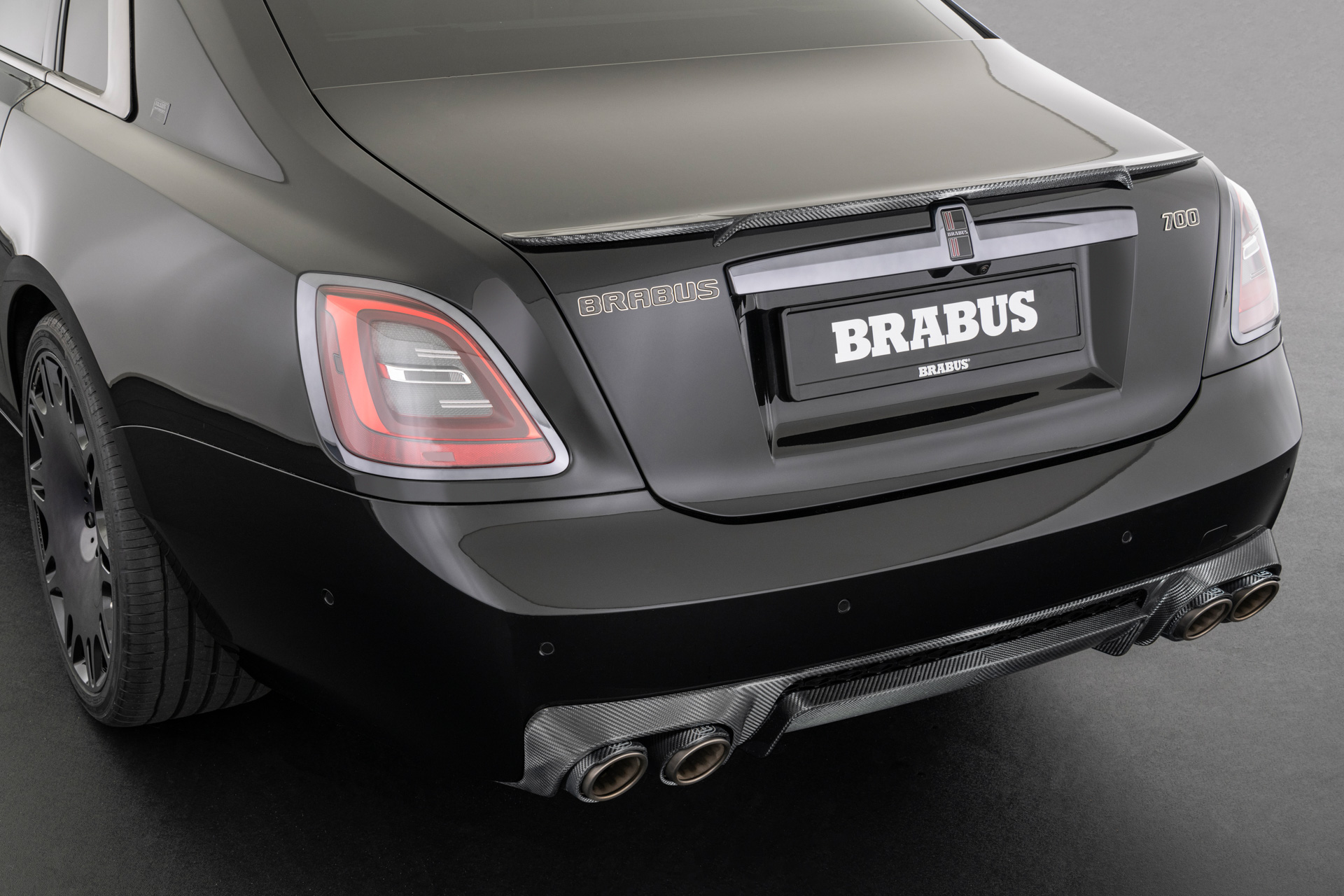 Brabus 700 Is A Rolls-Royce Ghost Bathed In Carbon Fiber With 691-HP