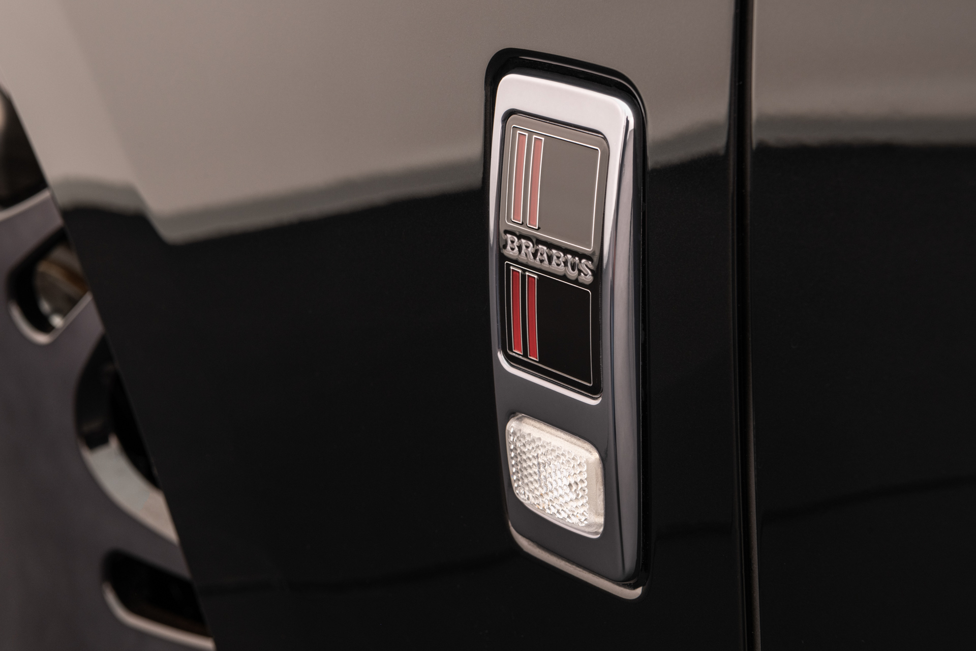 Brabus 700 Is A Rolls-Royce Ghost Bathed In Carbon Fiber With 691-HP