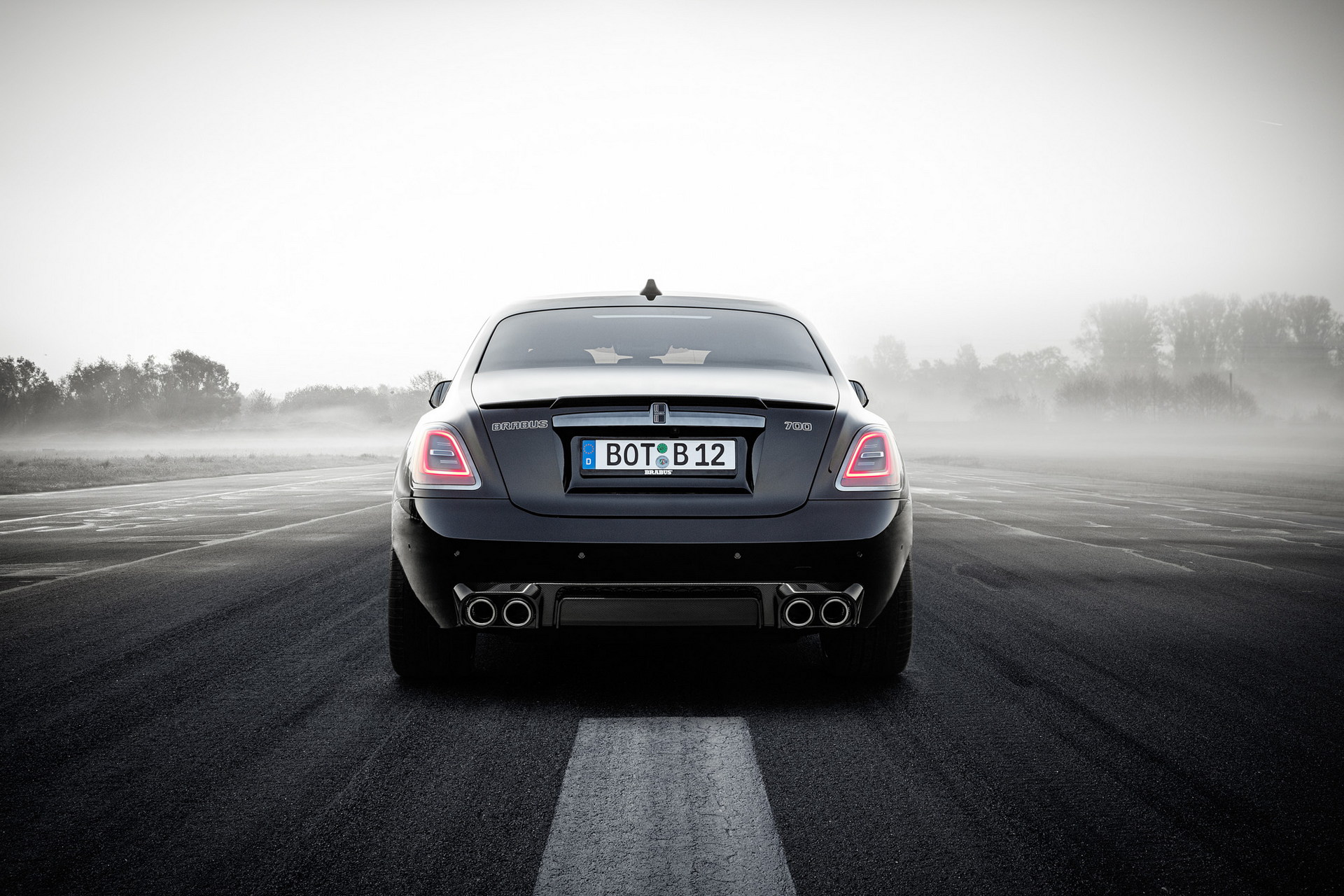 Brabus 700 Is A Rolls-Royce Ghost Bathed In Carbon Fiber With 691-HP