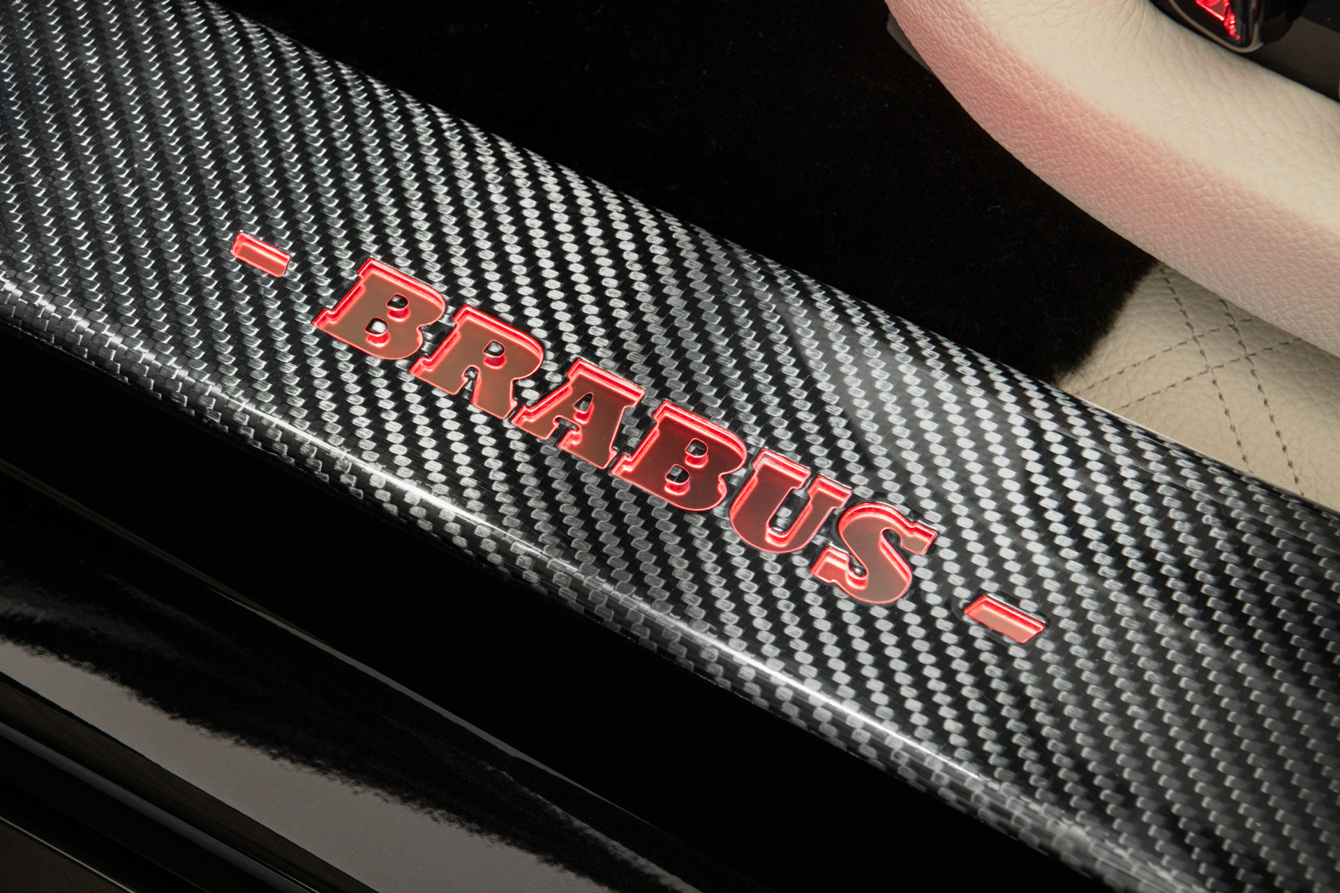 Brabus 700 Is A Rolls-Royce Ghost Bathed In Carbon Fiber With 691-HP